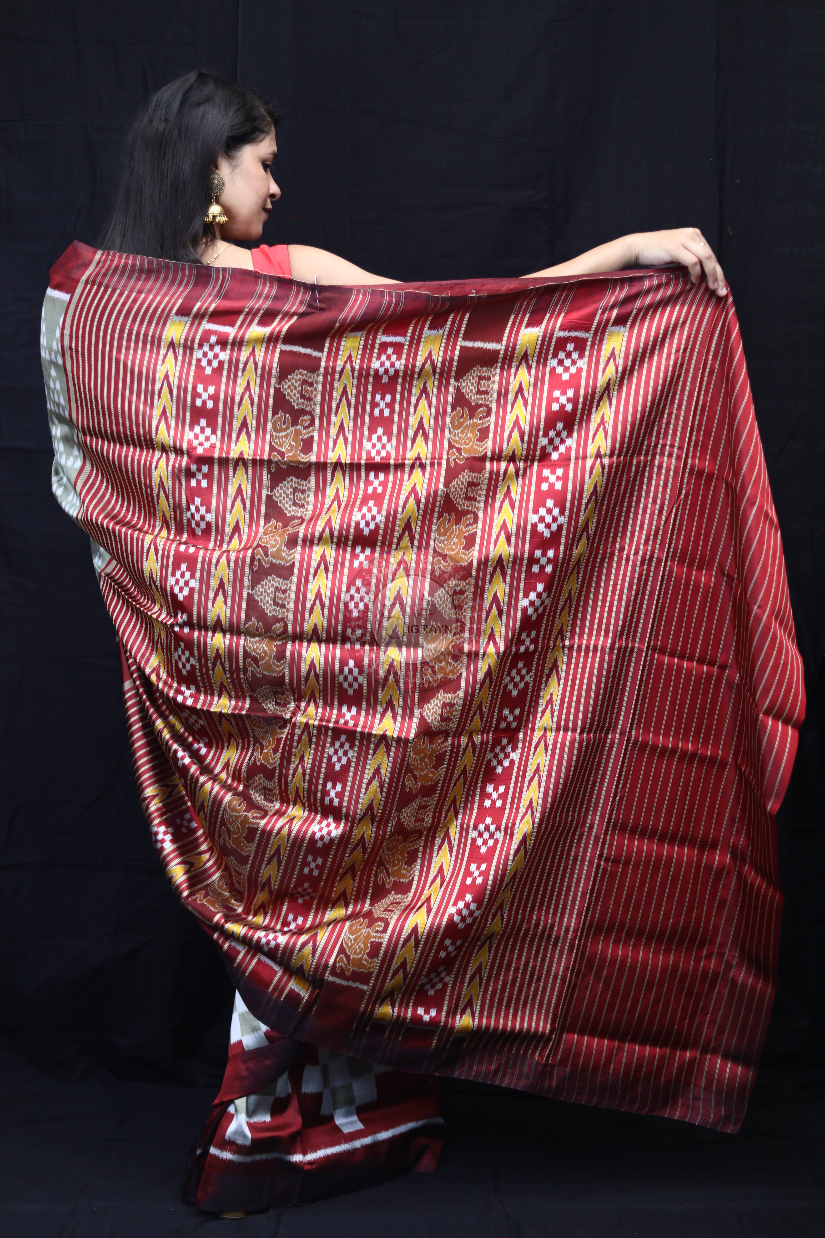 Grey Chita Maroon Pasapali Scot Mulberry Silk Saree