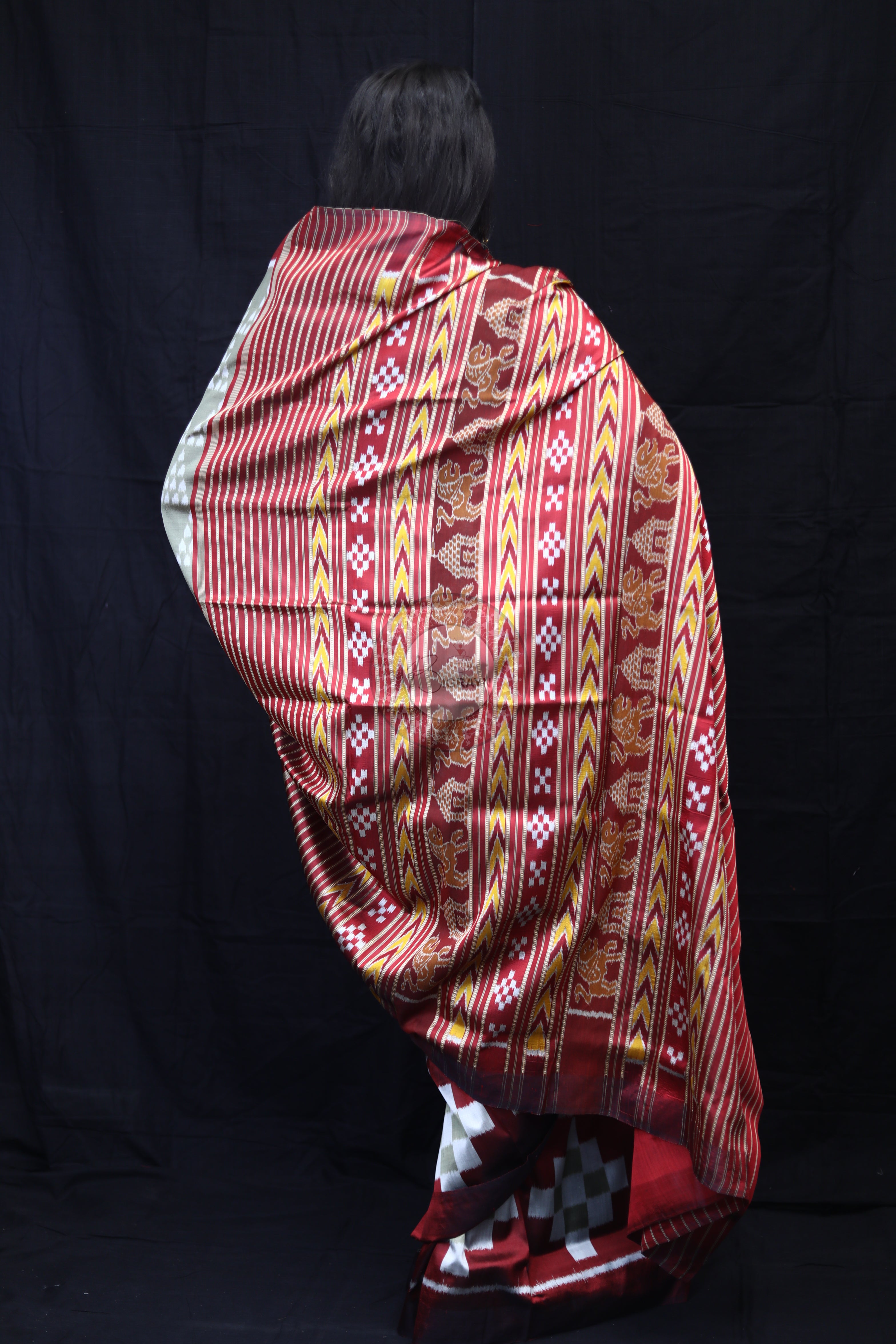 Grey Chita Maroon Pasapali Scot Mulberry Silk Saree