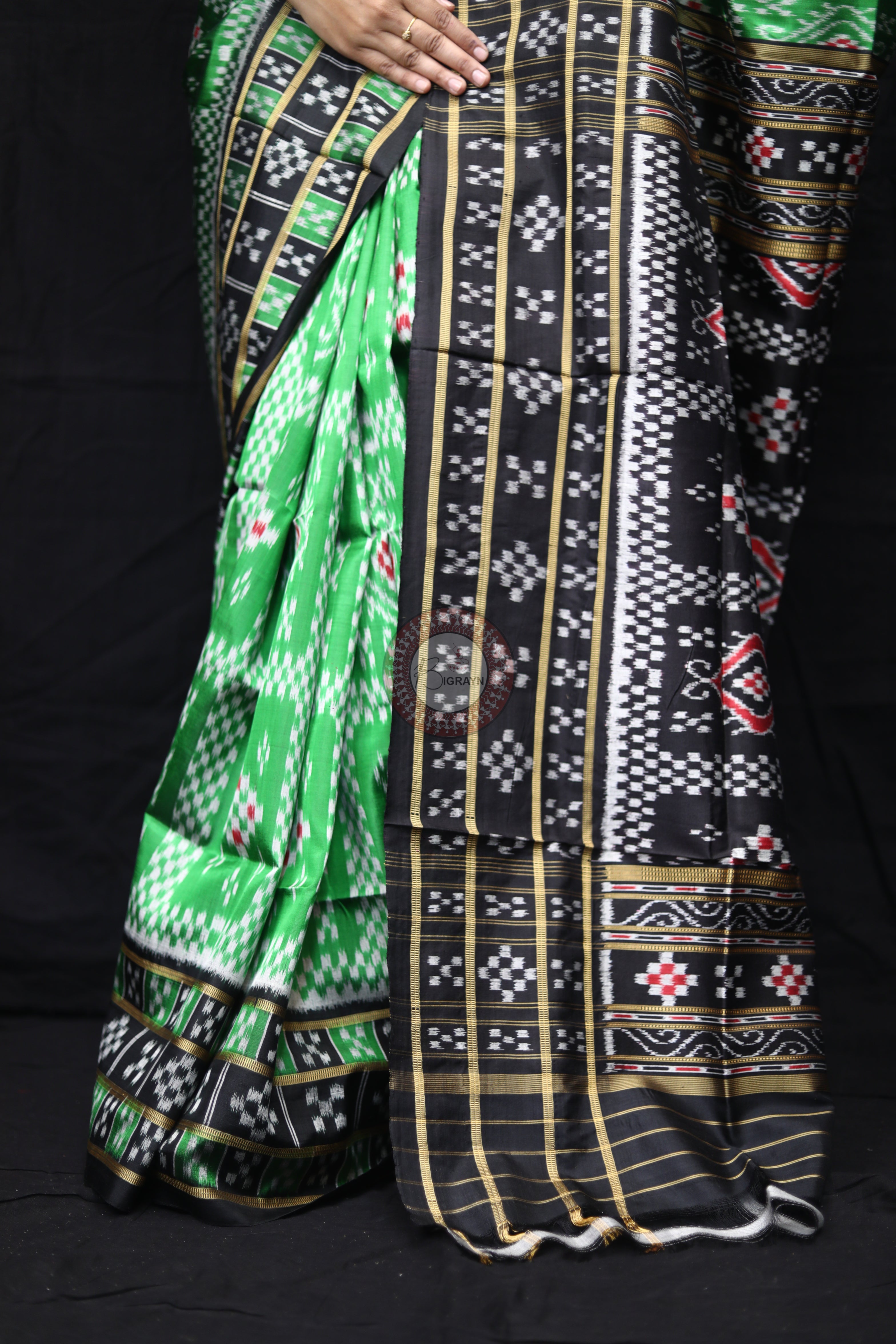Green Black 3D Pasapali Mulberry Silk Saree