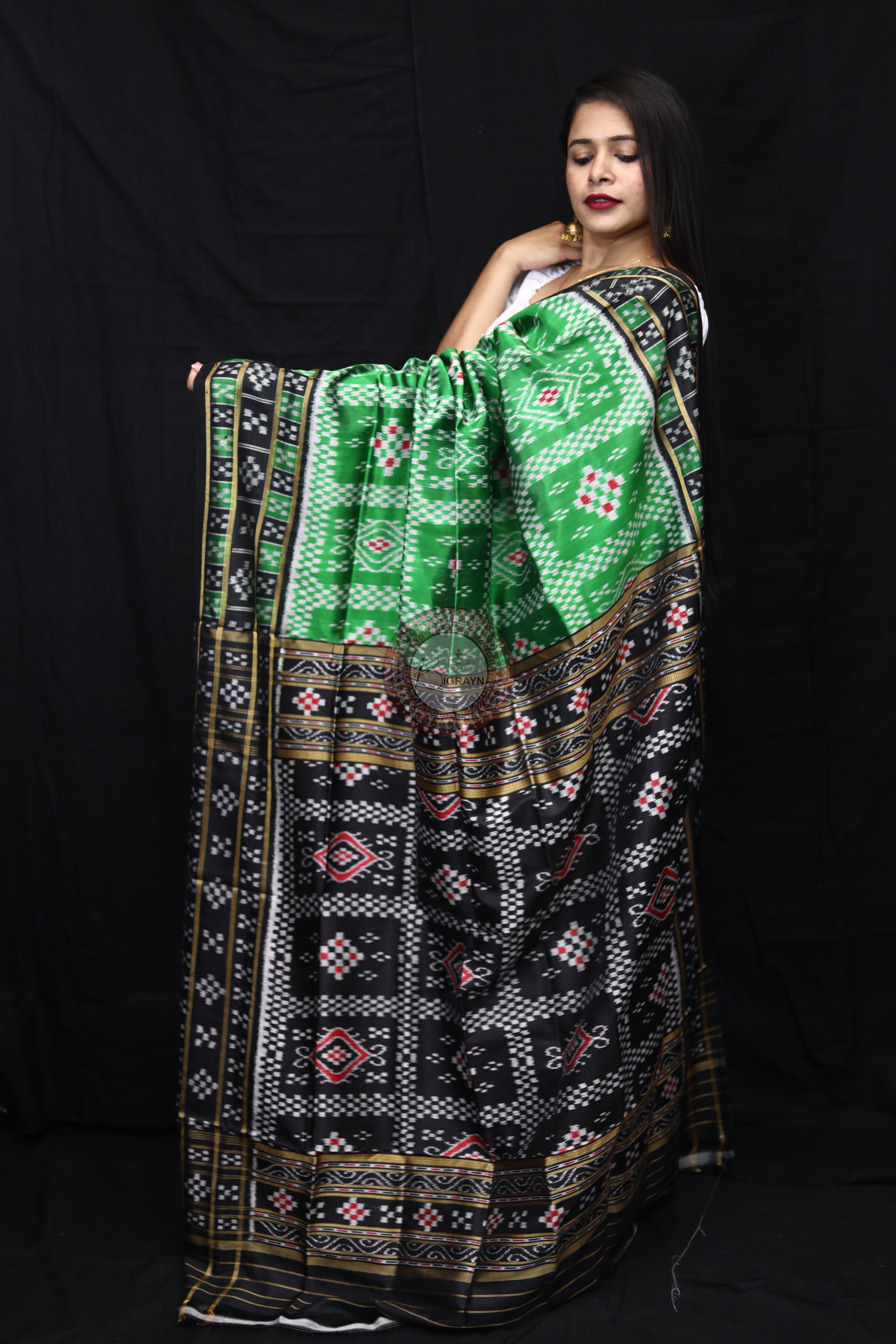 Green Black 3D Pasapali Mulberry Silk Saree