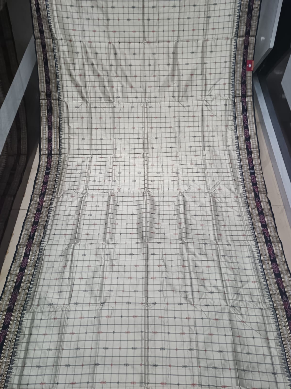 White Black Hazarbuti Tussar Silk Saree