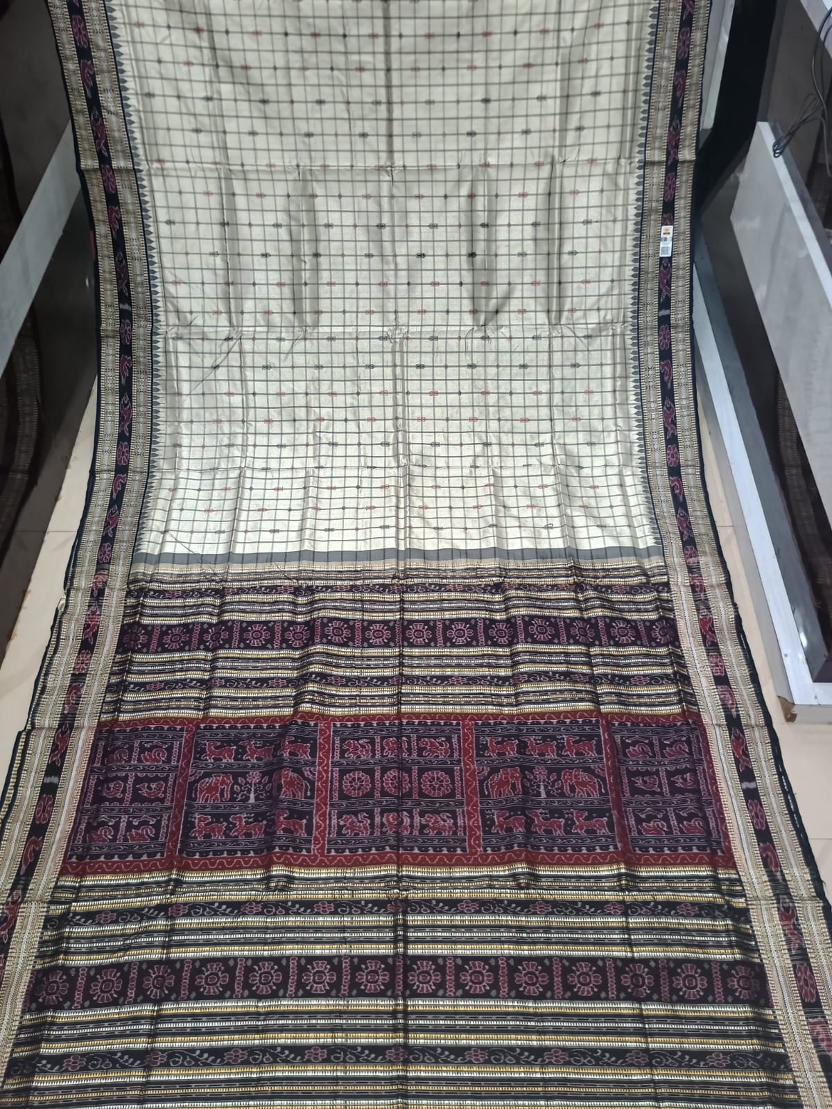 White Black Hazarbuti Tussar Silk Saree