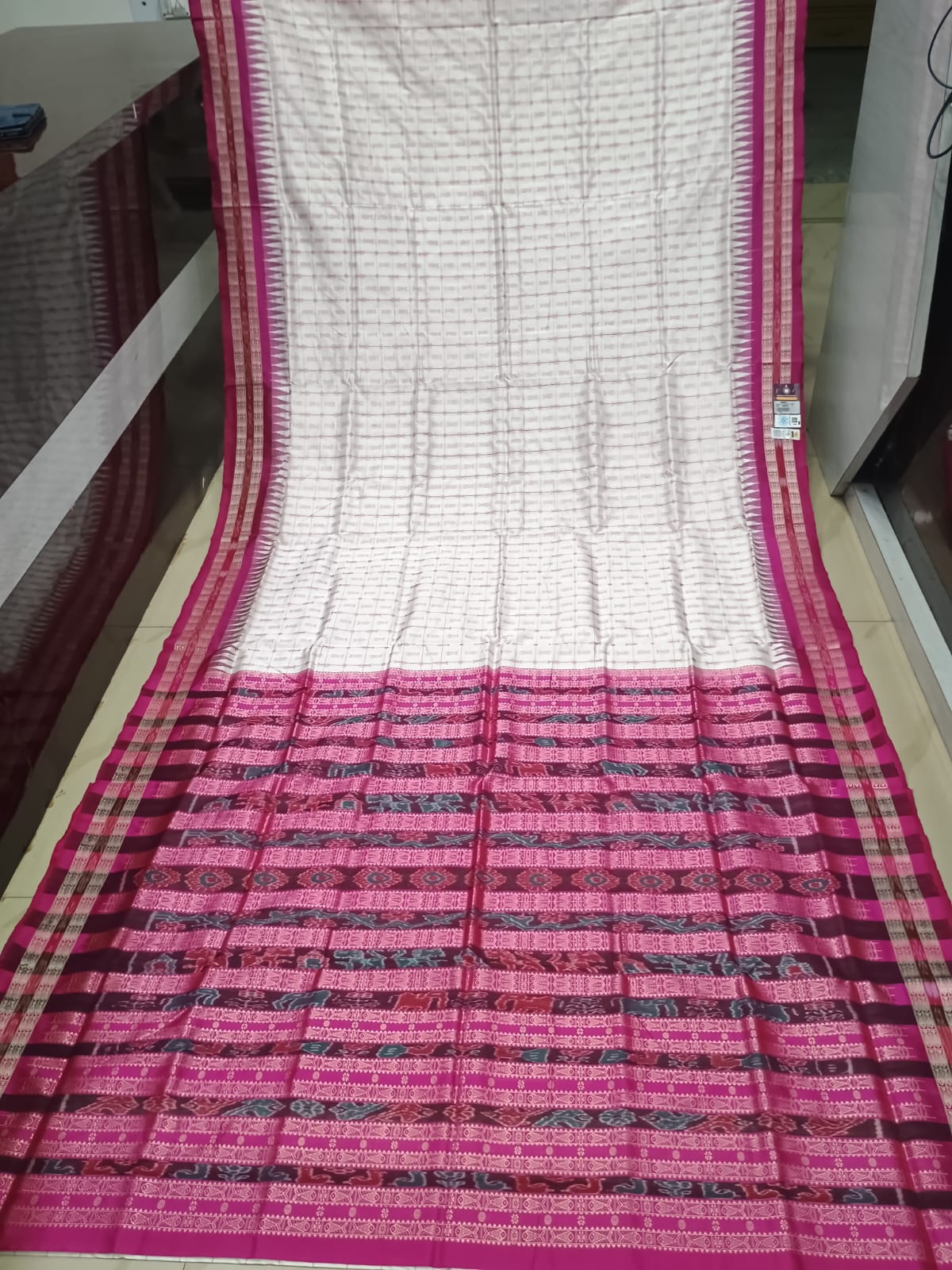 White Magenta Hazarbuti Tussar Silk Saree
