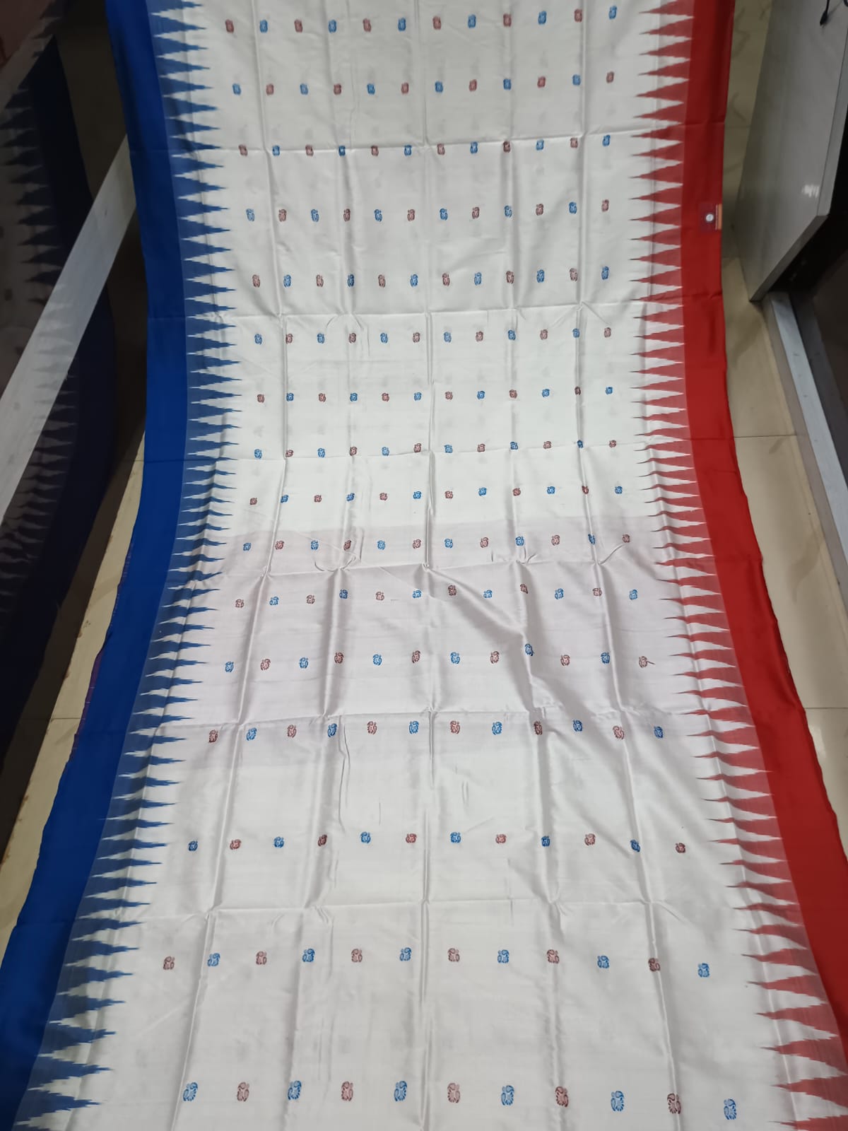 White Red Ganga Jamuna Border Bomkai Silk Saree