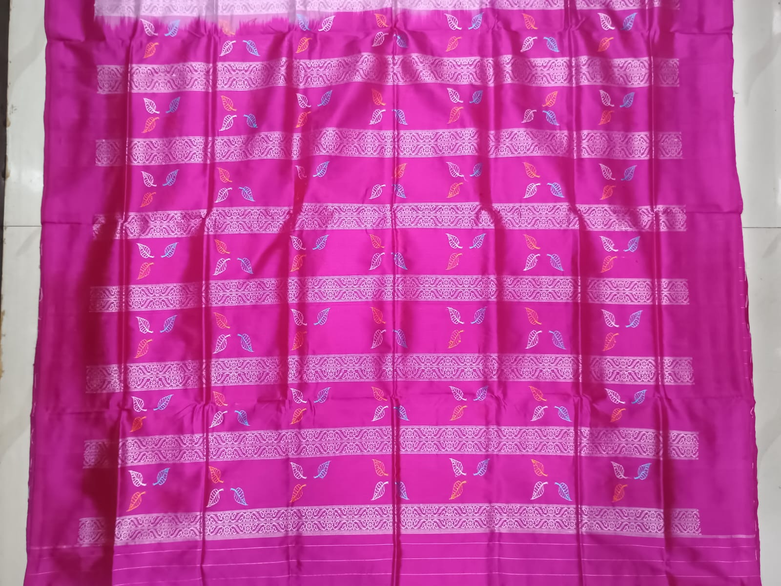 White Magenta Leaf Design Bomkai Silk Saree