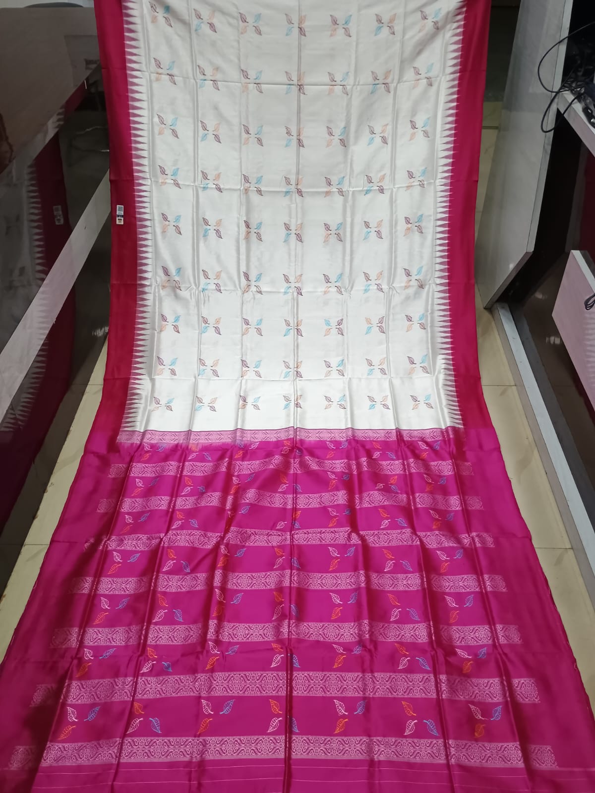 White Magenta Leaf Design Bomkai Silk Saree