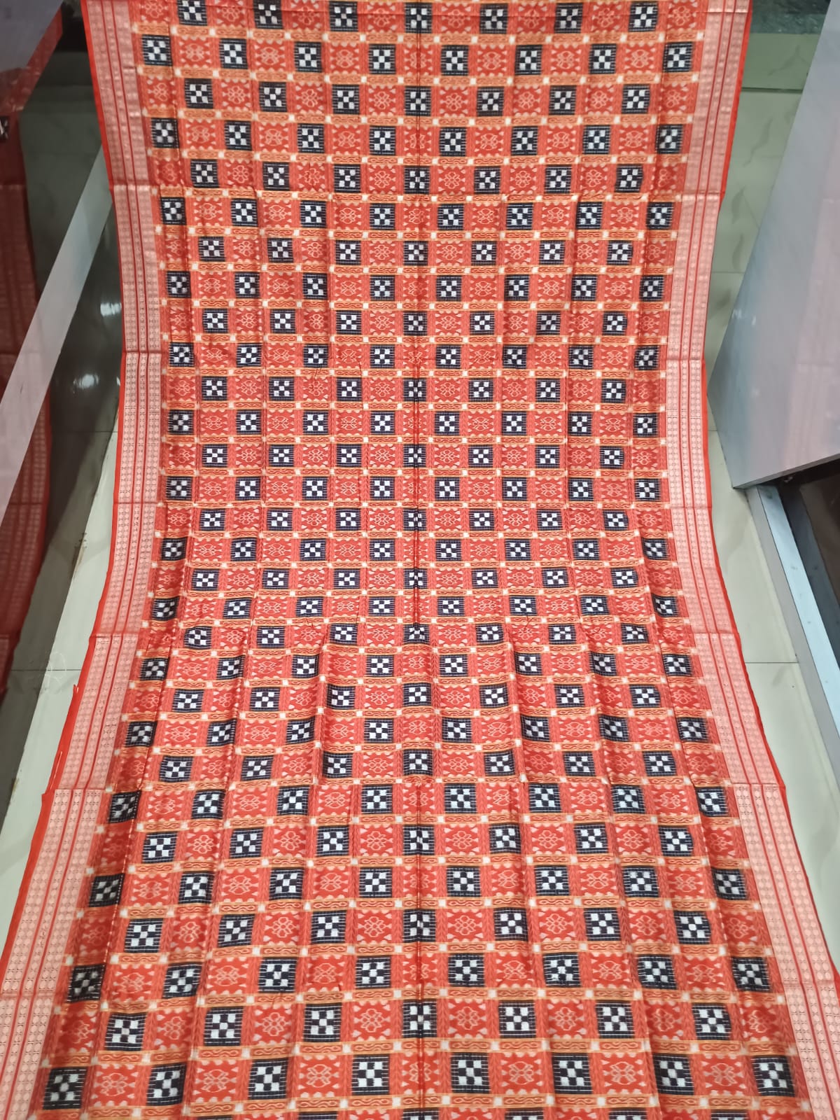 Red Black Pasapali And Flower Design Sambalpuri Silk Saree