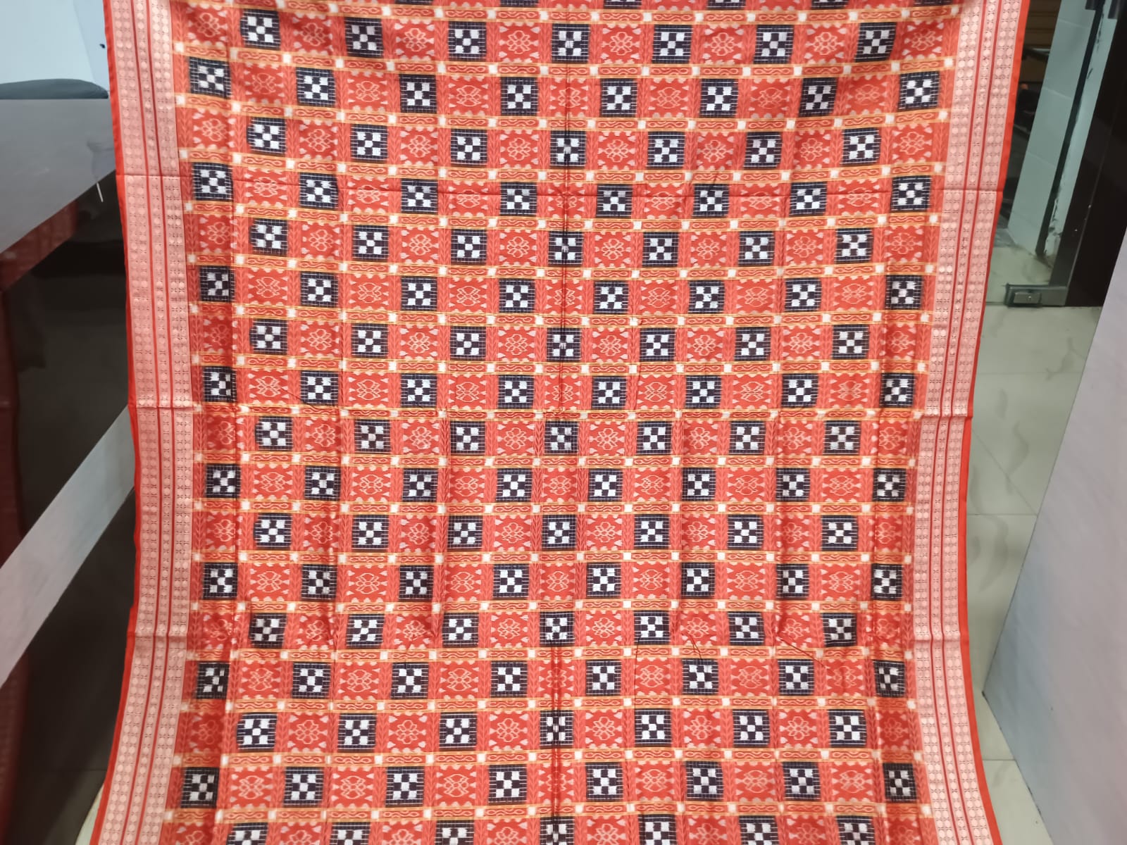 Red Black Pasapali And Flower Design Sambalpuri Silk Saree