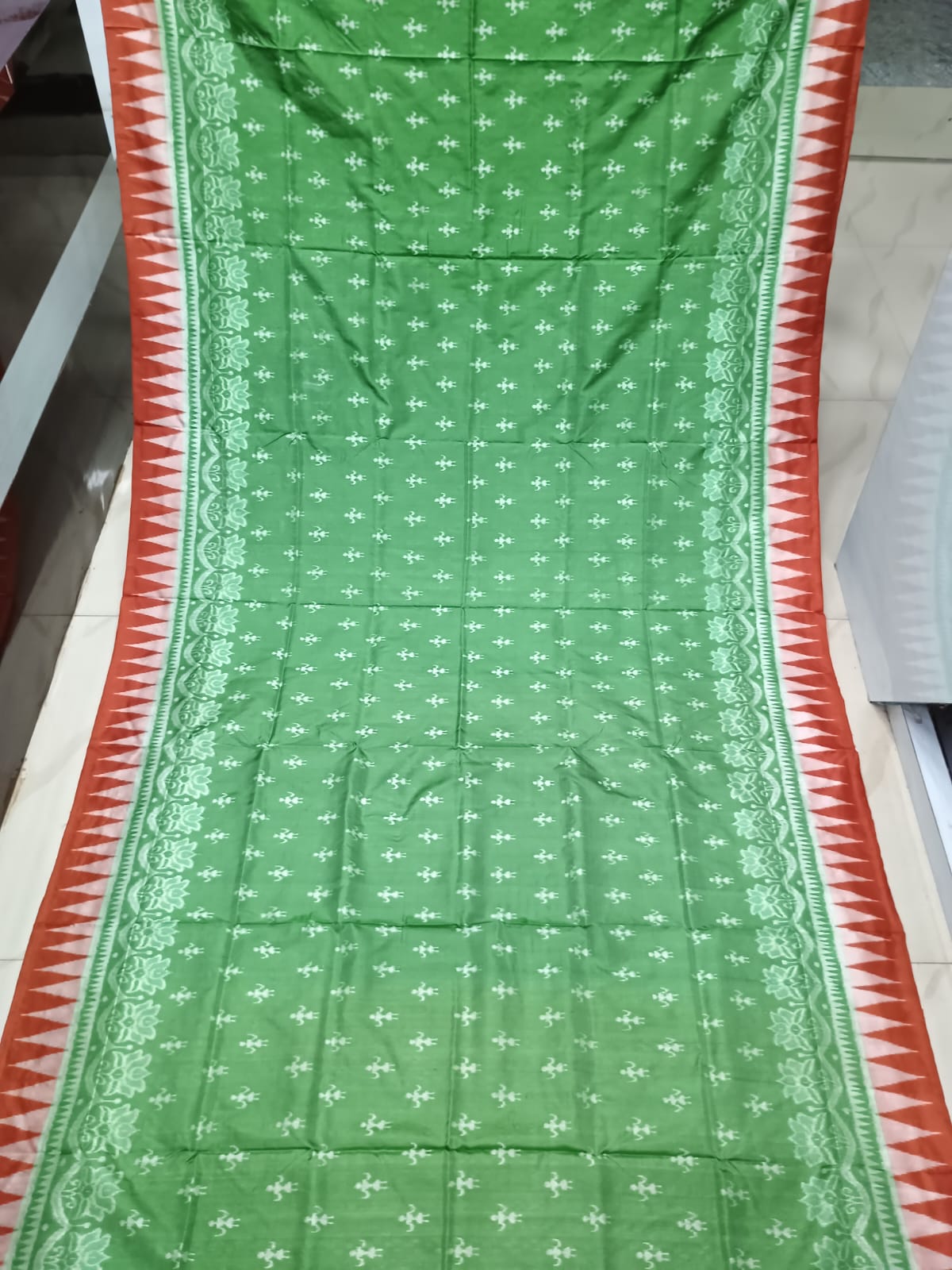 Light Green Red Flower Ek Chandia Sambalpuri Silk Saree
