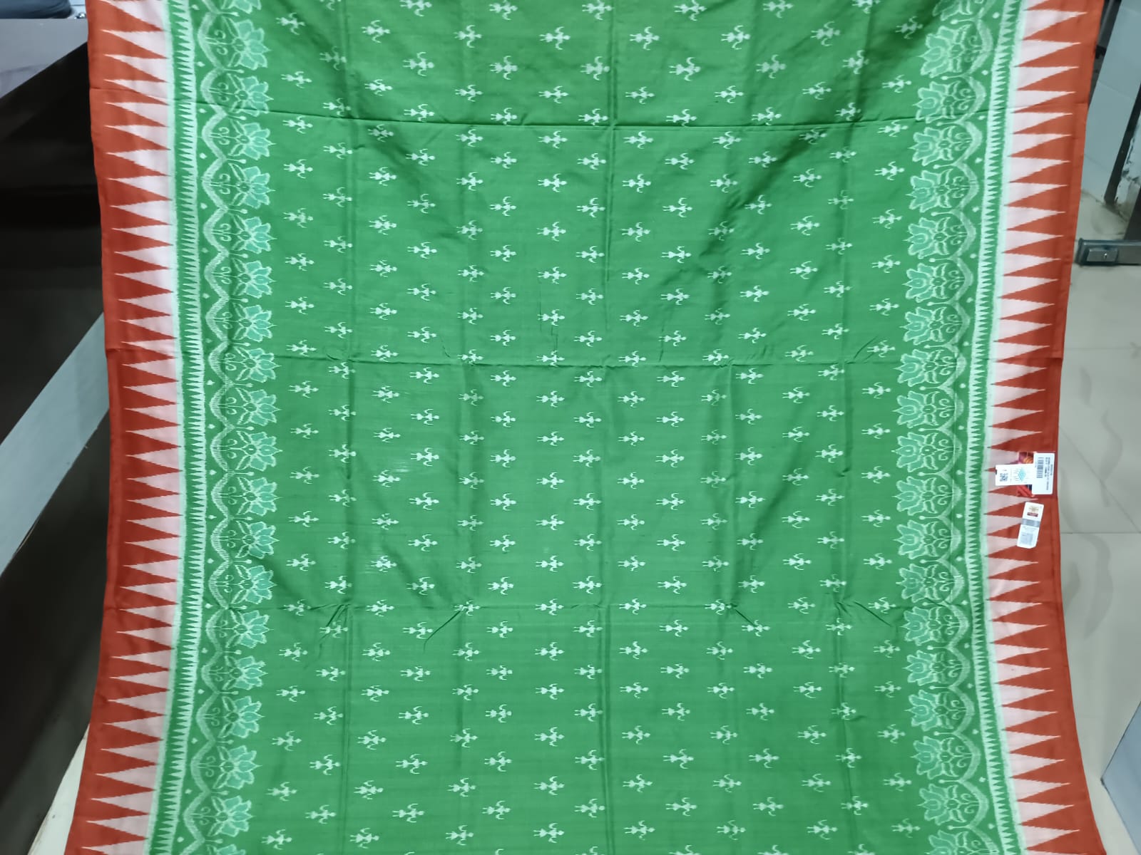 Light Green Red Flower Ek Chandia Sambalpuri Silk Saree