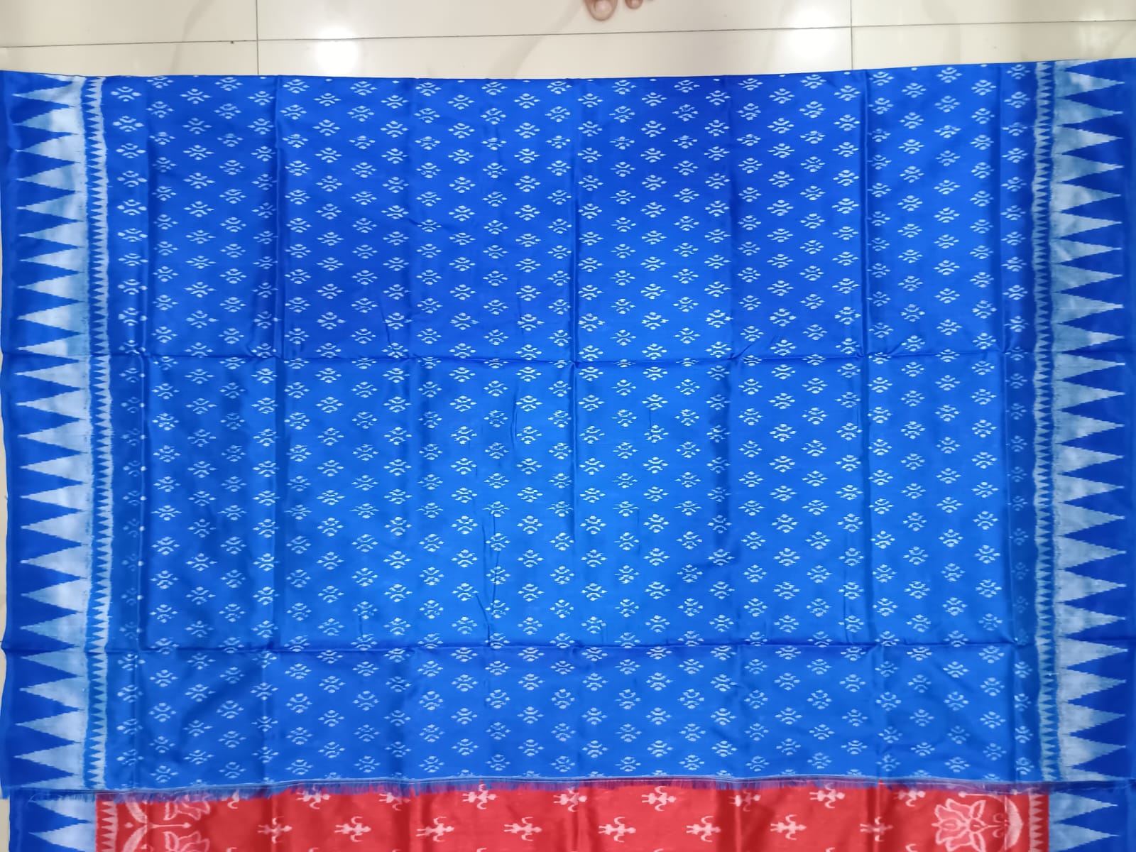 Red Blue Flower Ek Chandia Sambalpuri Silk Saree