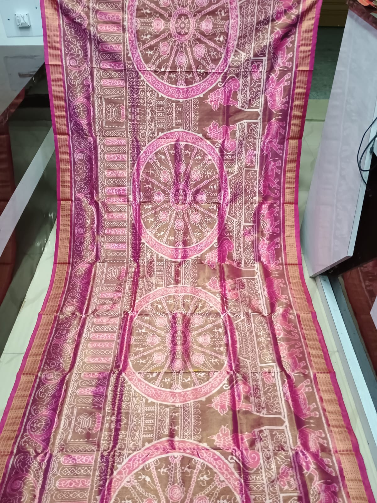 Bronze Magenta Konark wheel & Elephant Scot Bandha Tissue Silk Saree