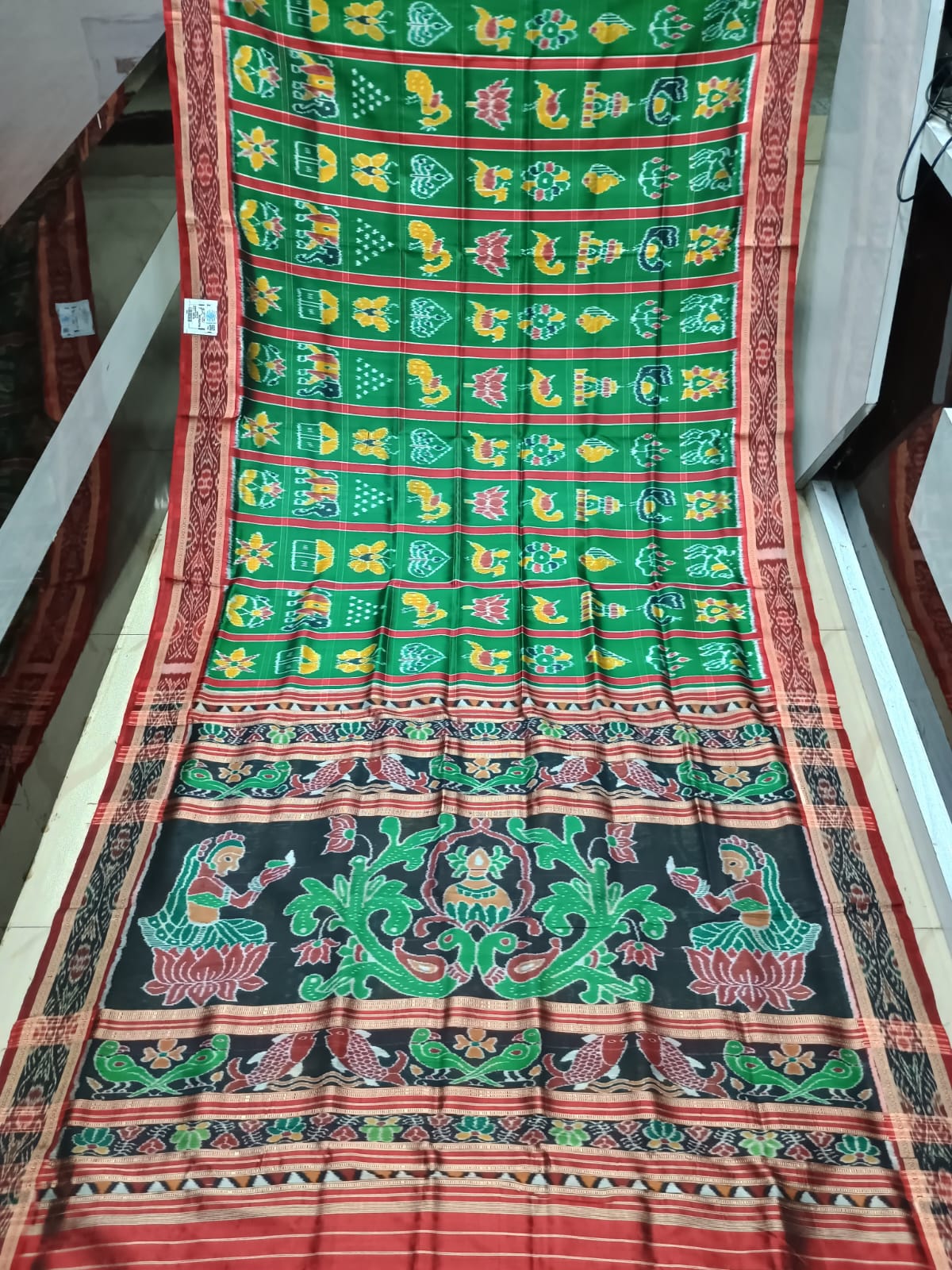 Green Red Nabakothi Kalashi Pallu Silk Saree