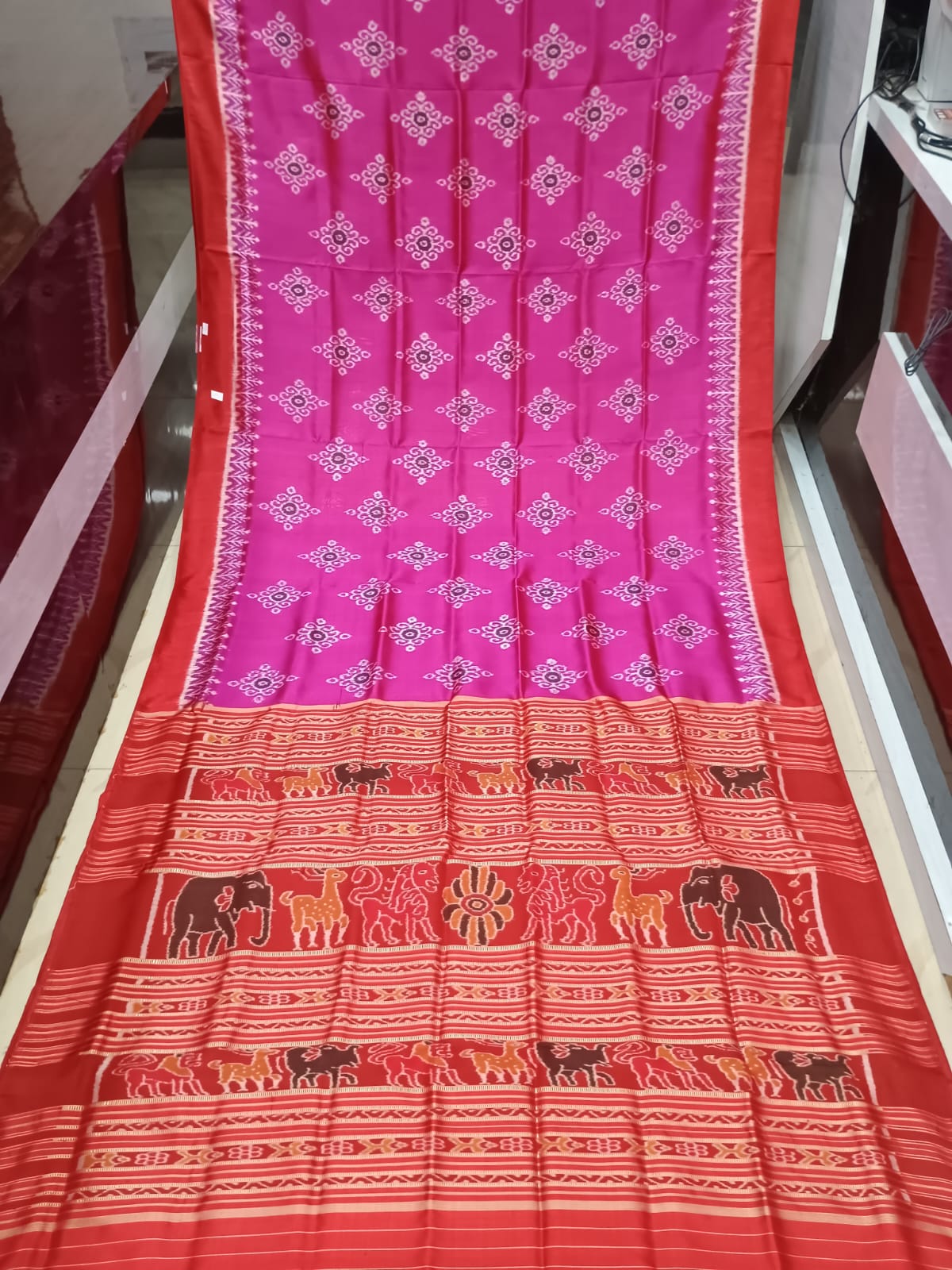 Magenta Maroon Flower Jhoti Design Mulberry Silk Saree