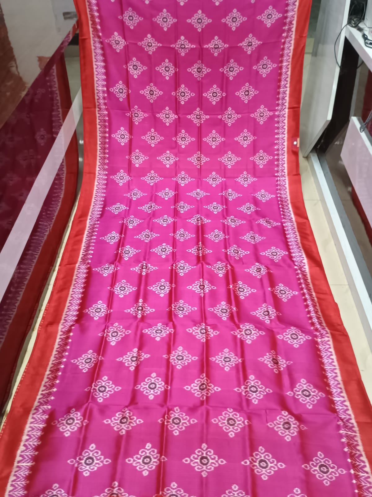 Magenta Maroon Flower Jhoti Design Mulberry Silk Saree