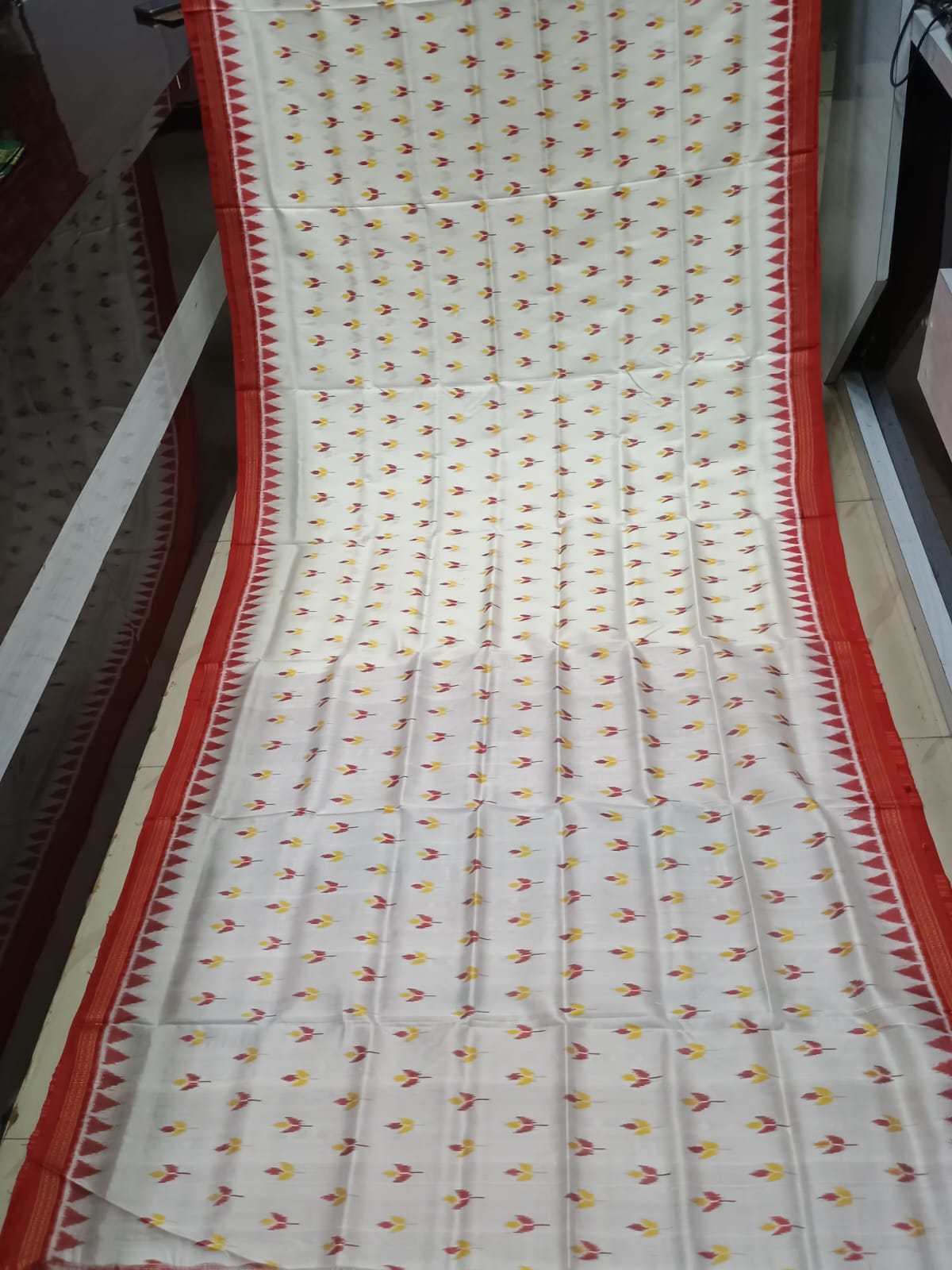 White Red Flower Design And Jagannath Pallu Khandua Silk Saree