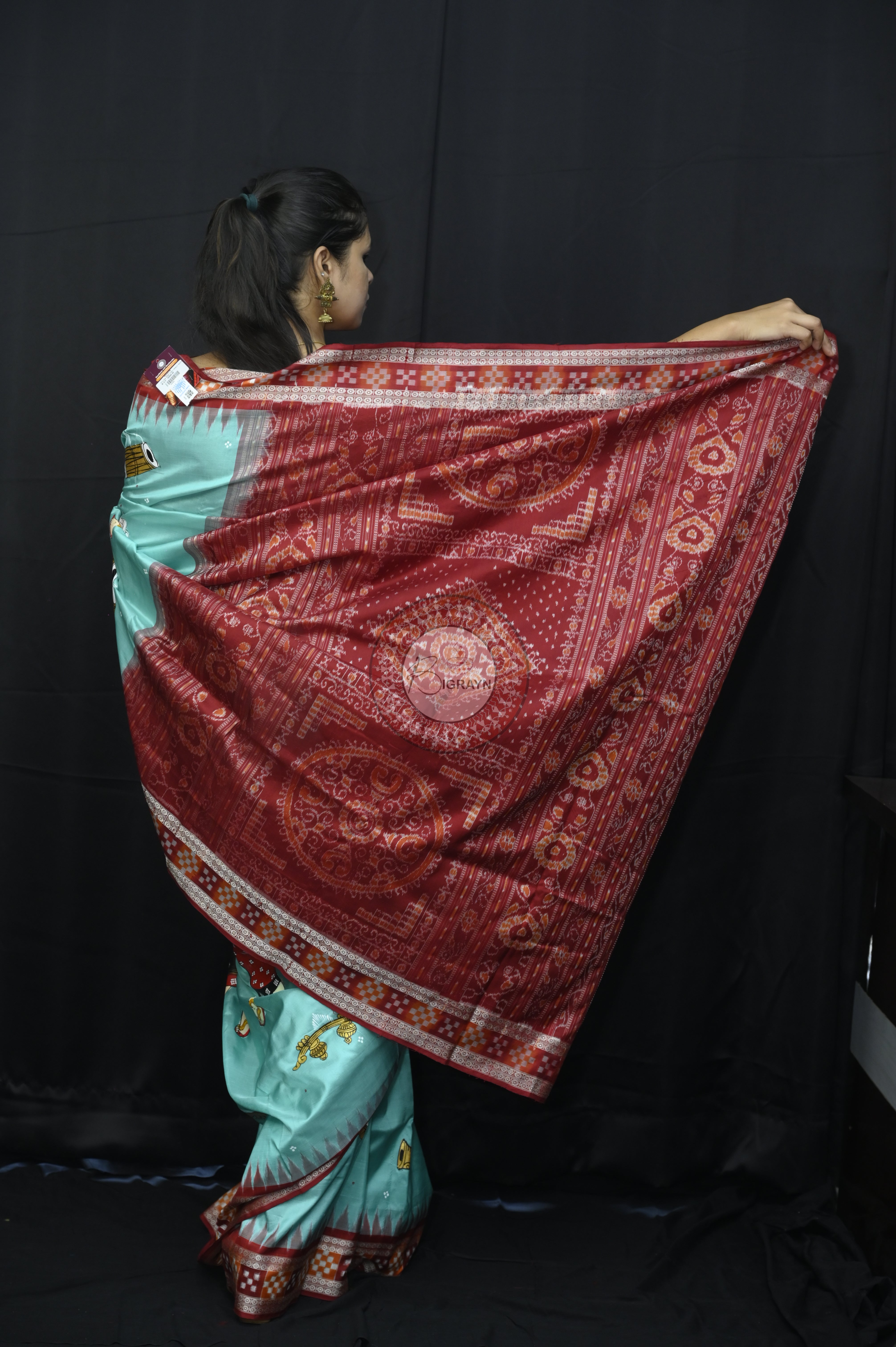 Sky Maroon Full Body Dancer Theme Pattachitra Sambalpuri Sakta Border Silk Saree