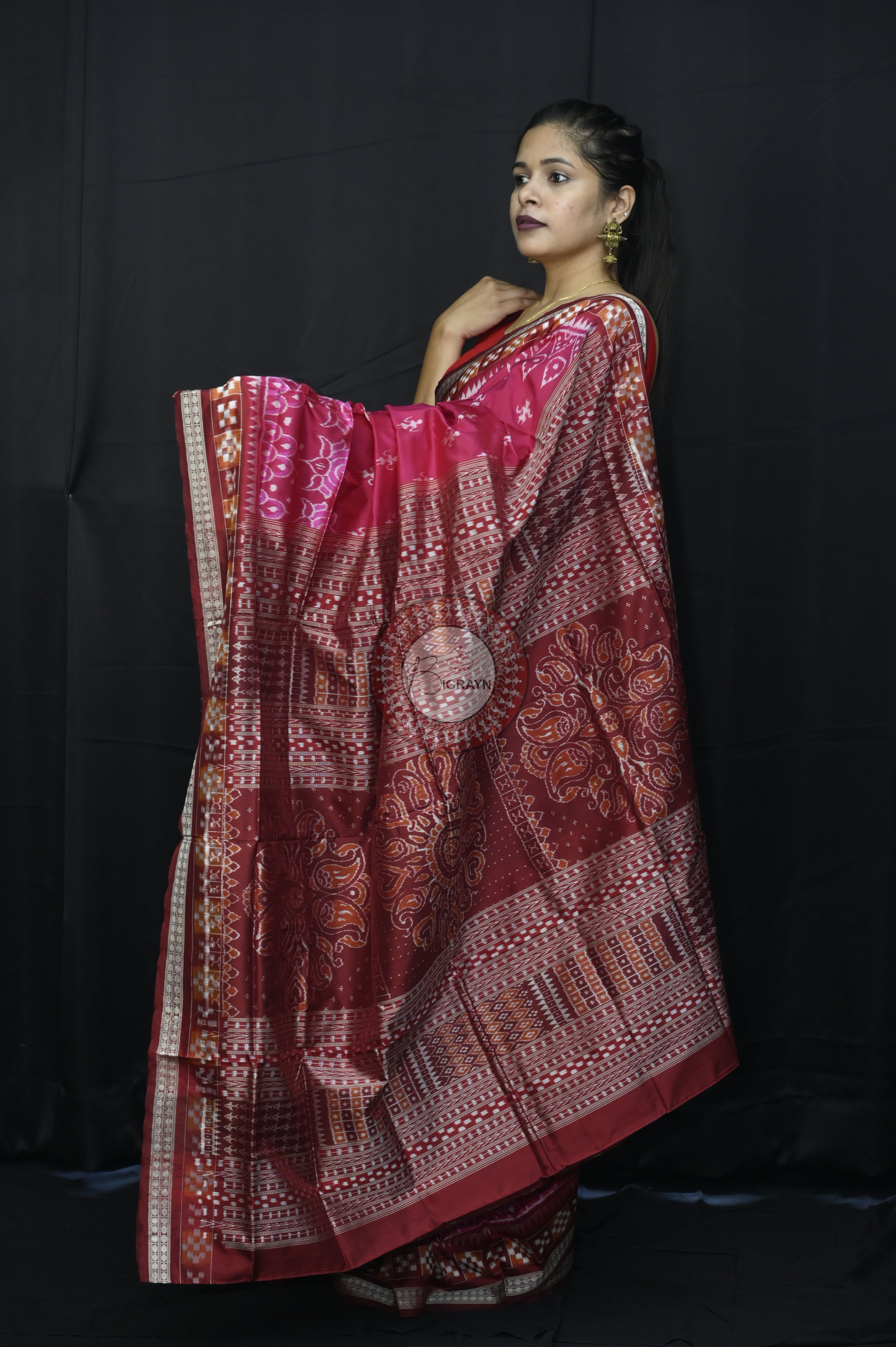 Magenta Maroon Tribal And Pasapali Border Sambalpuri Silk Saree