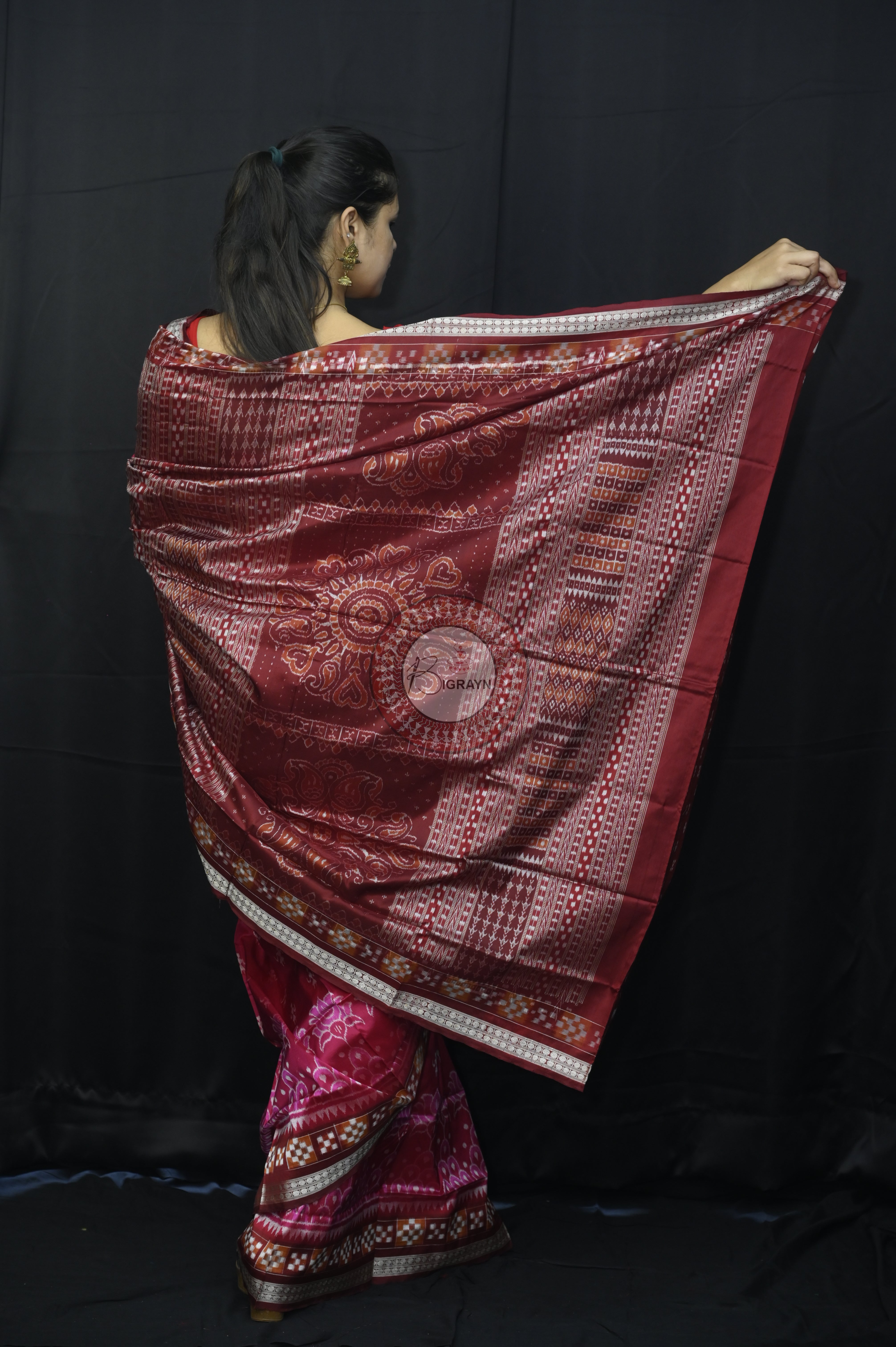 Magenta Maroon Tribal And Pasapali Border Sambalpuri Silk Saree