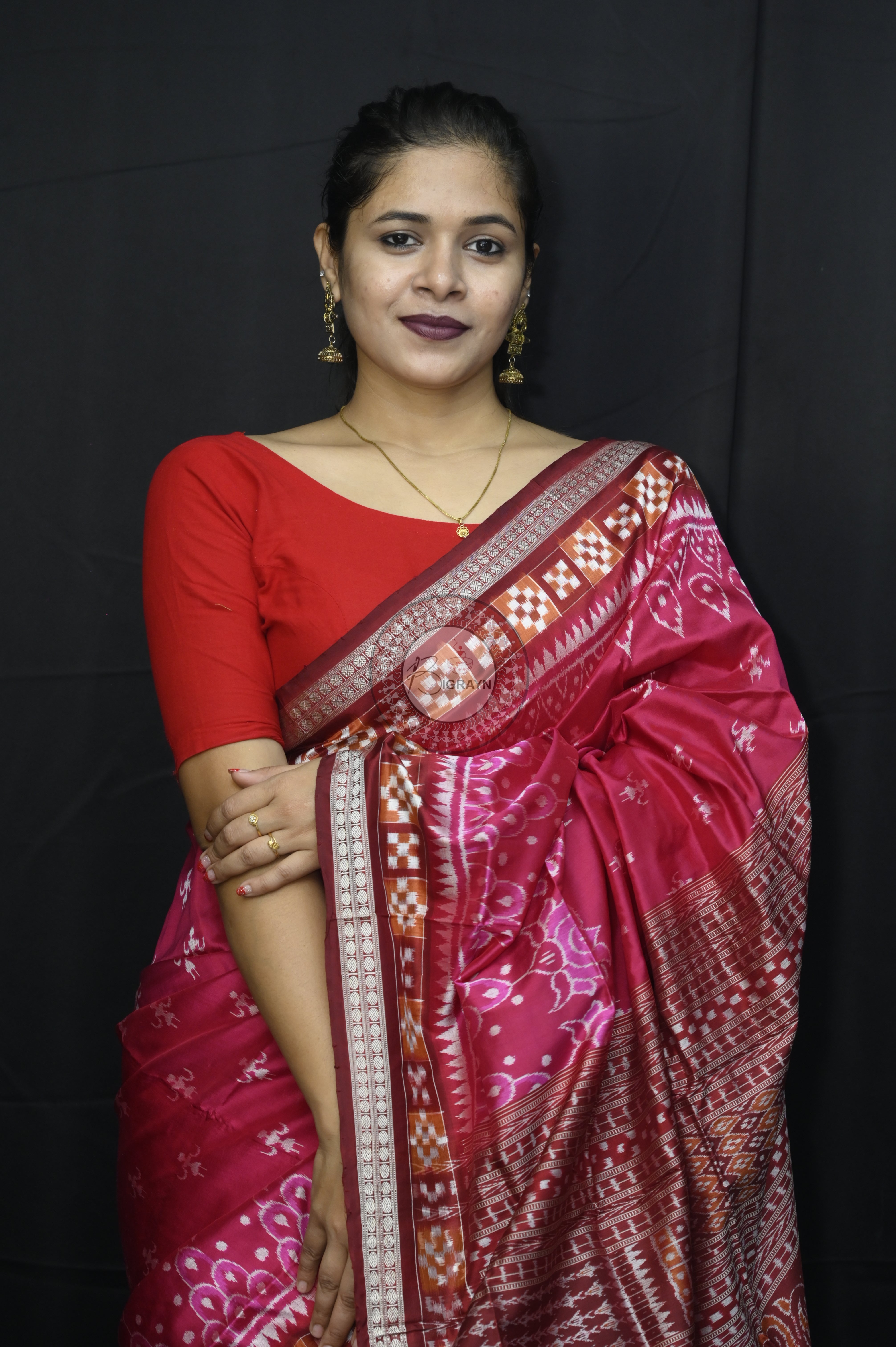 Magenta Maroon Tribal And Pasapali Border Sambalpuri Silk Saree
