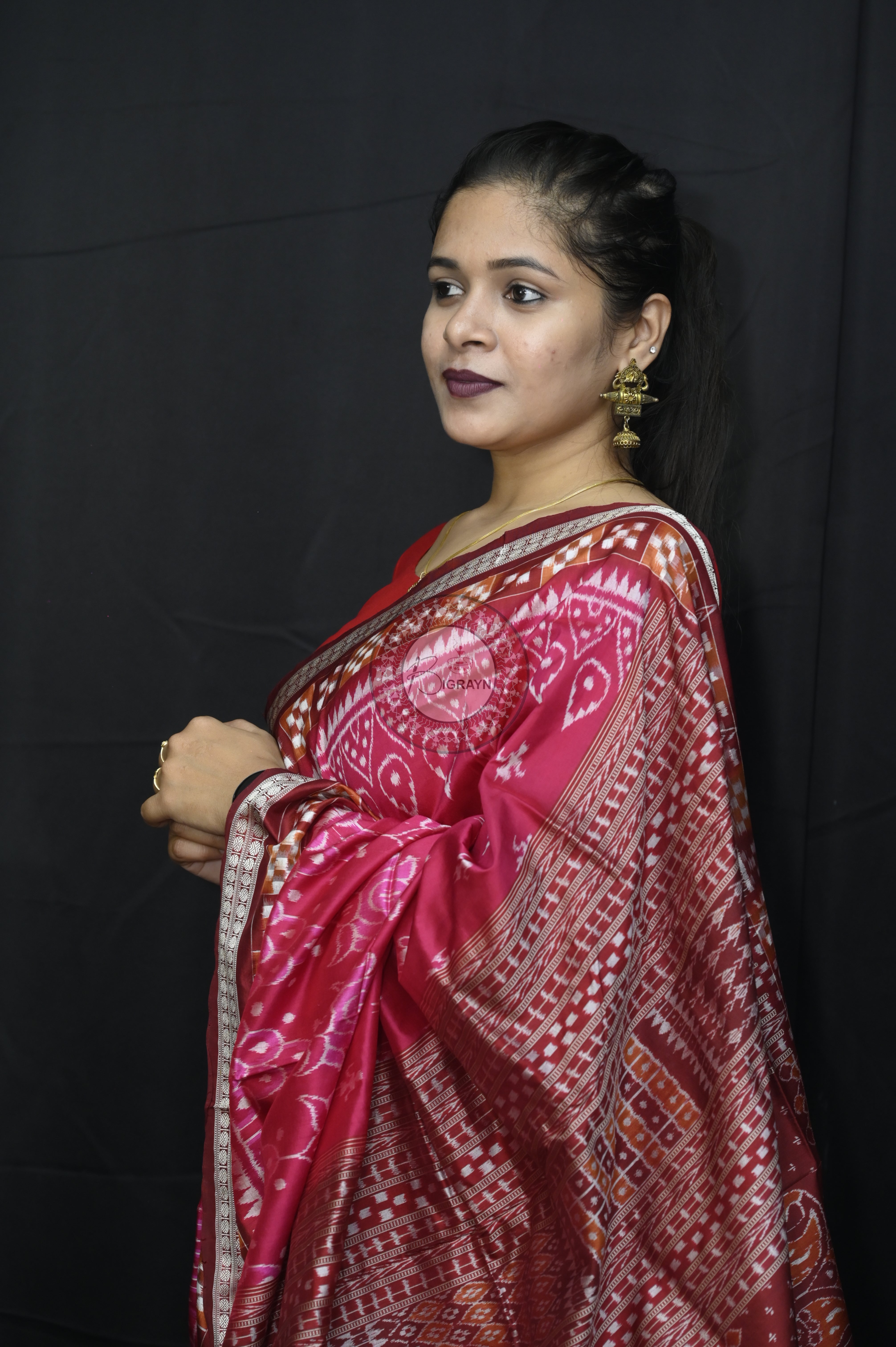 Magenta Maroon Tribal And Pasapali Border Sambalpuri Silk Saree