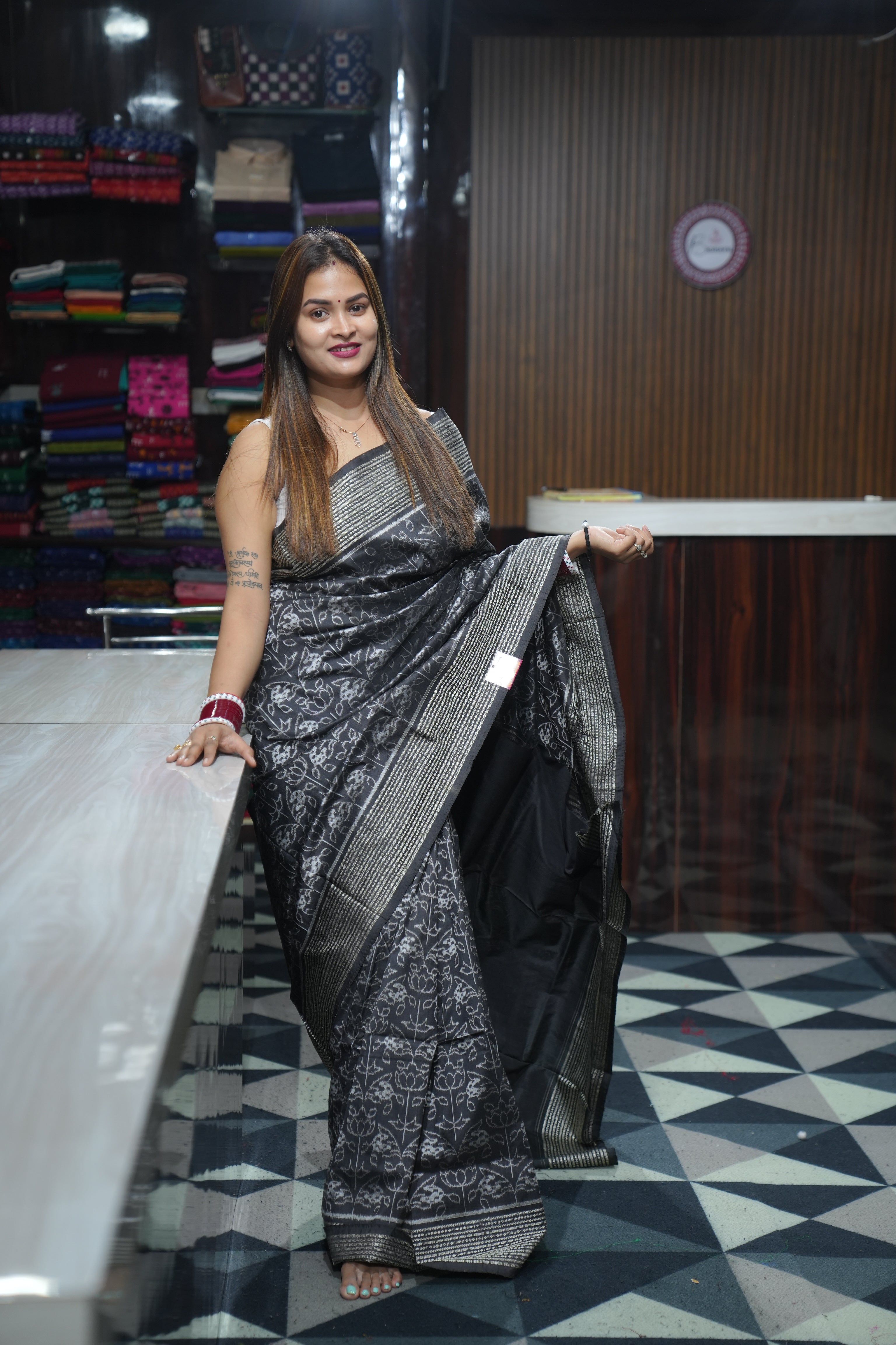 Black White Flower Natural Dye Sambalpuri Silk Saree