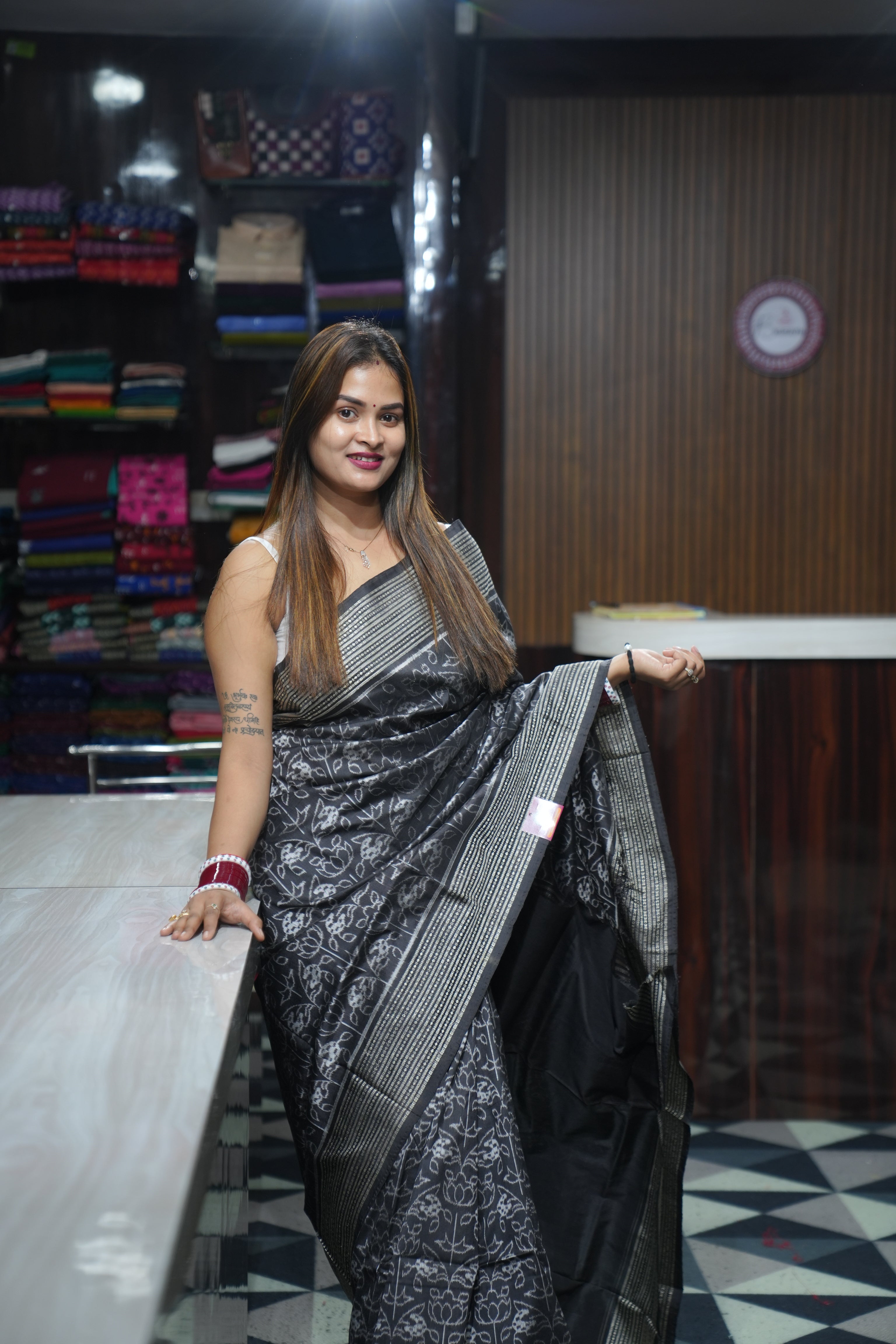 Black White Flower Natural Dye Sambalpuri Silk Saree