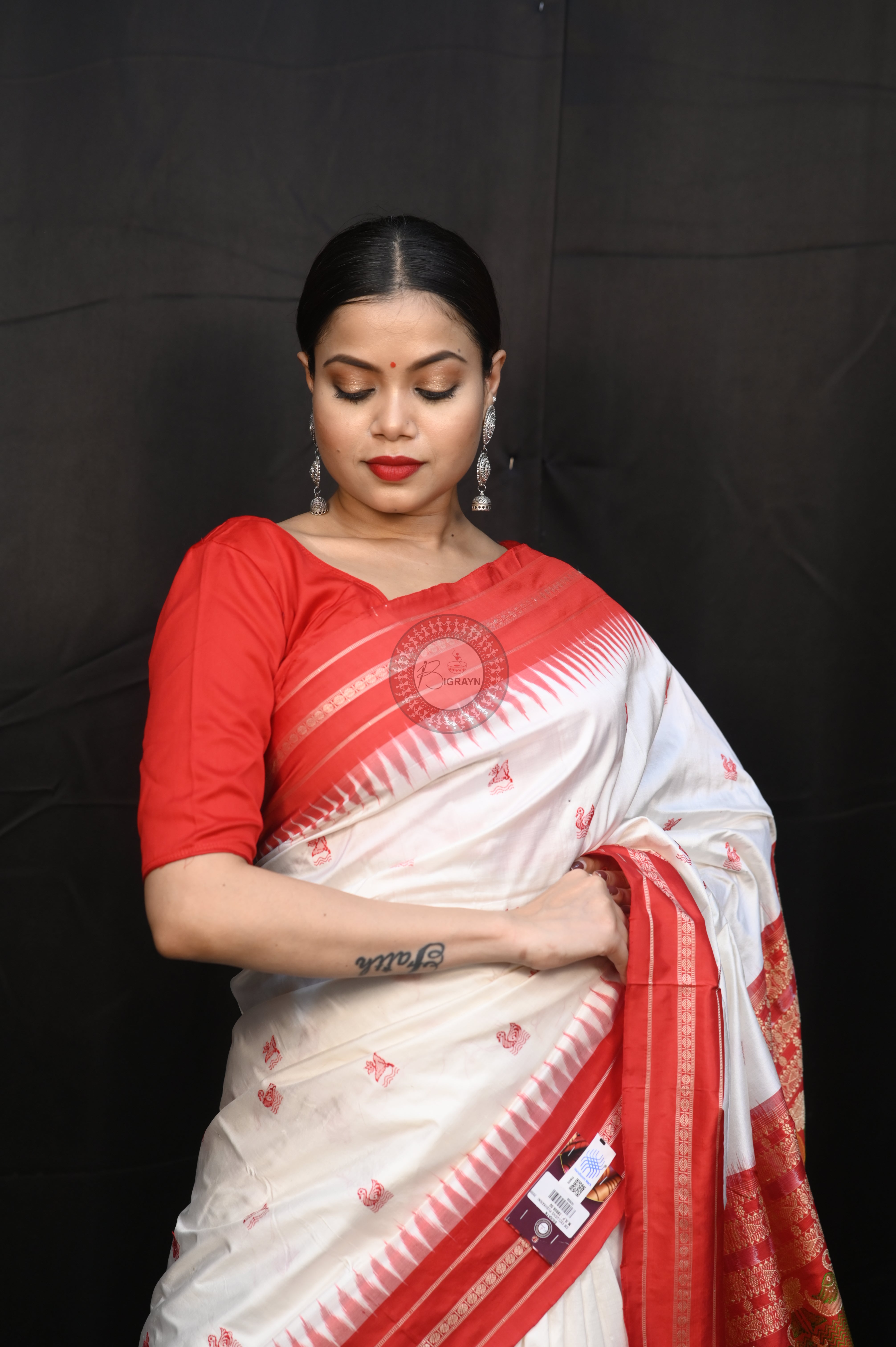 White Red Puskarini Theme Exclusive Sambalpuri Silk Saree