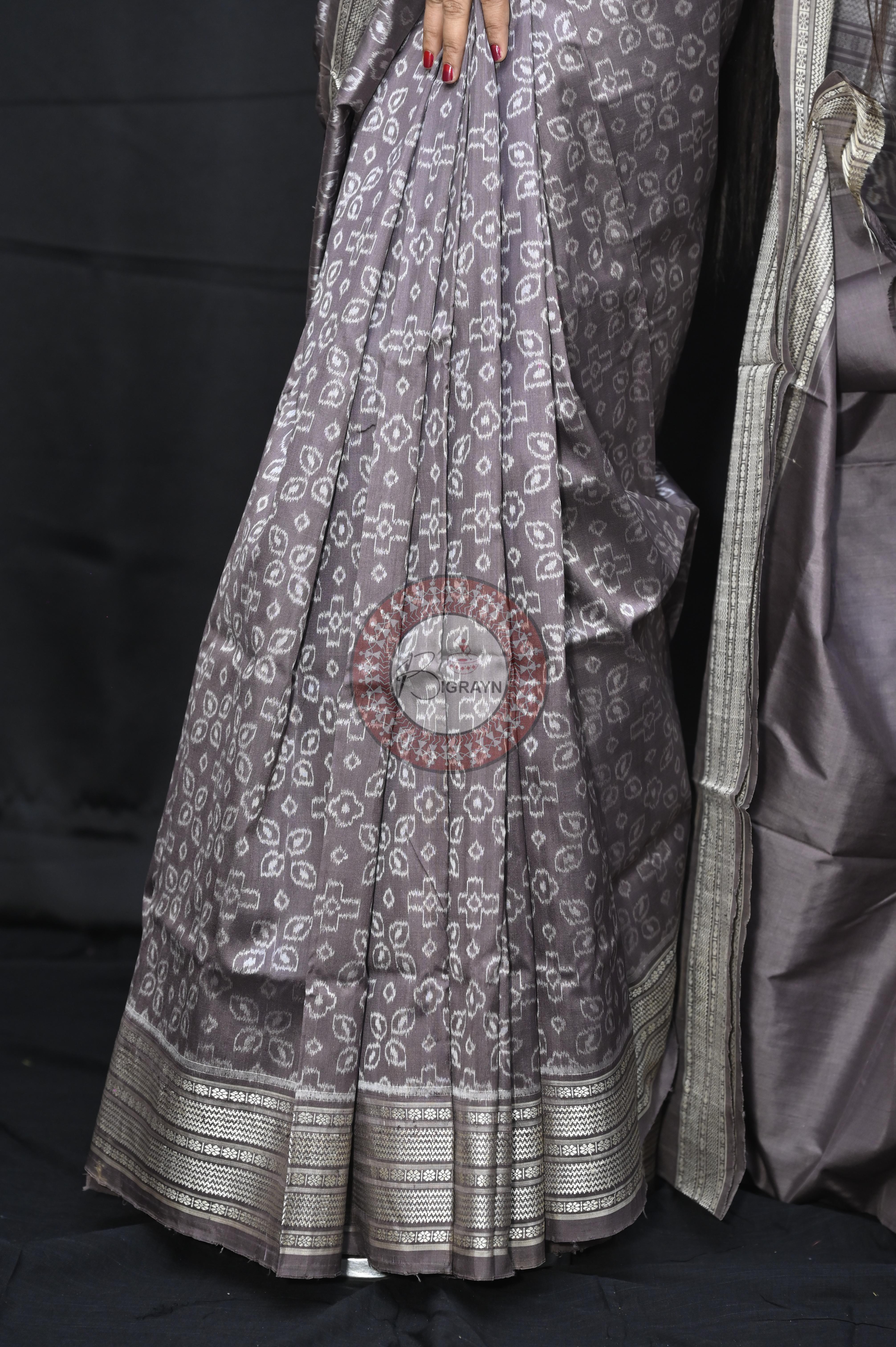 Light Grey Mini Pasapali Flower Design Natural Dye Sambalpuri Silk Saree