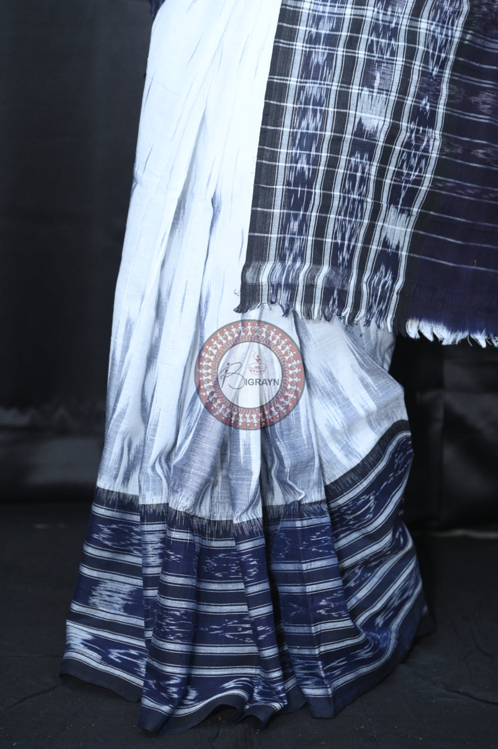 White Black Daali Scott Khandua Cotton Saree