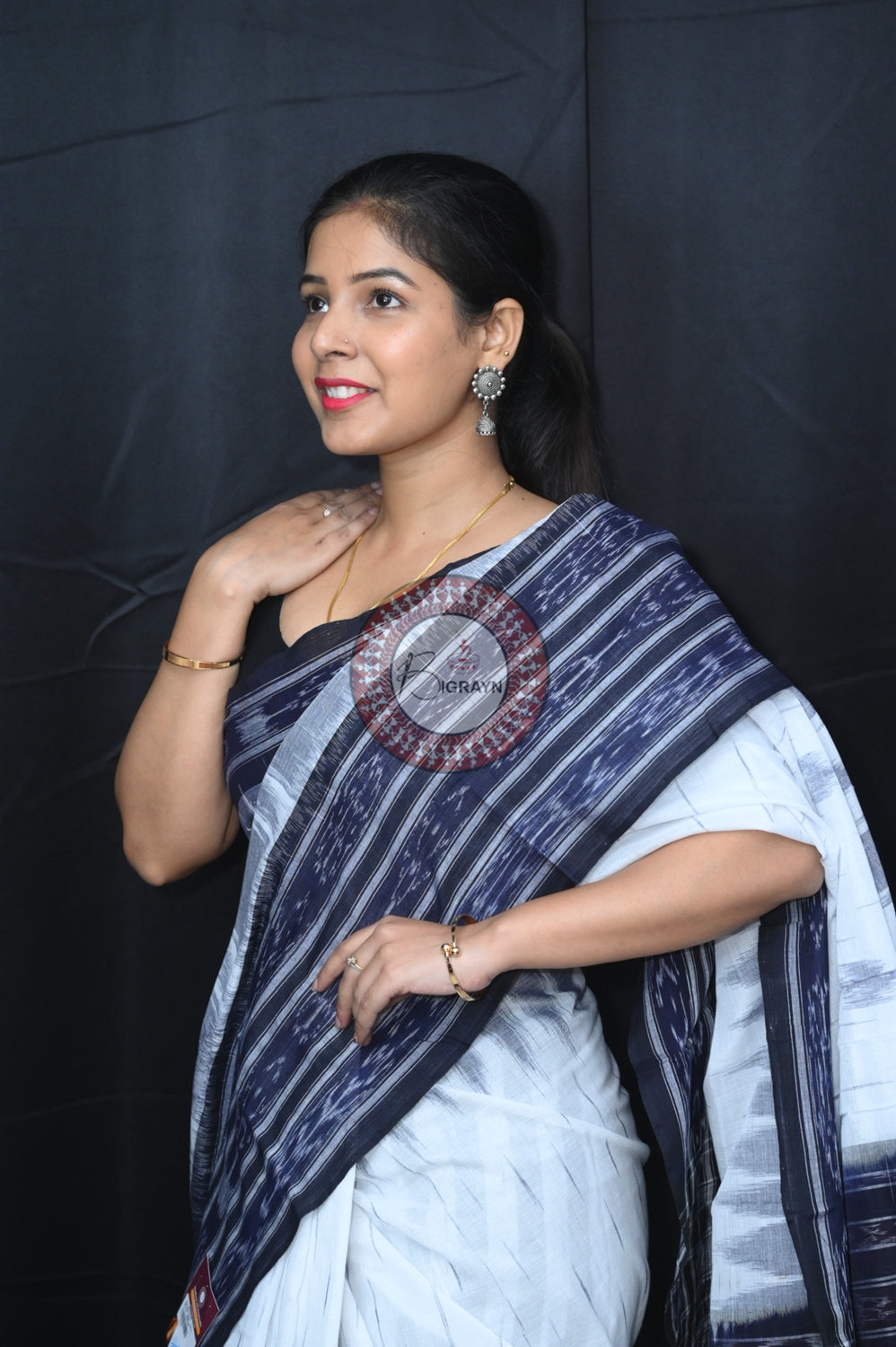 White Black Daali Scott Khandua Cotton Saree