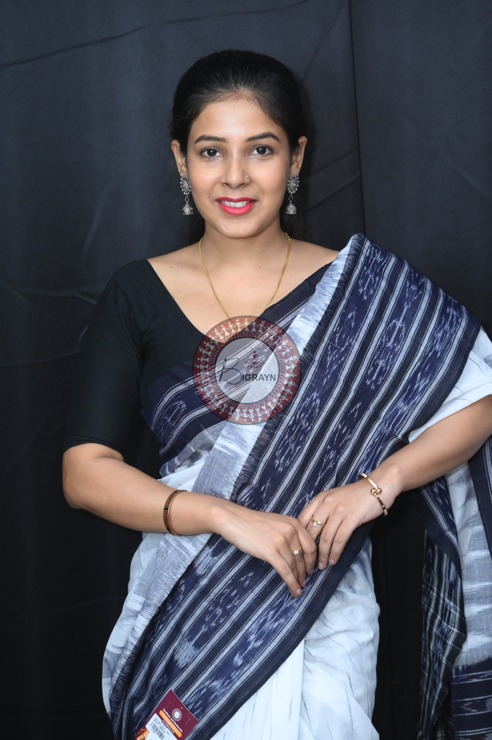 White Black Daali Scott Khandua Cotton Saree