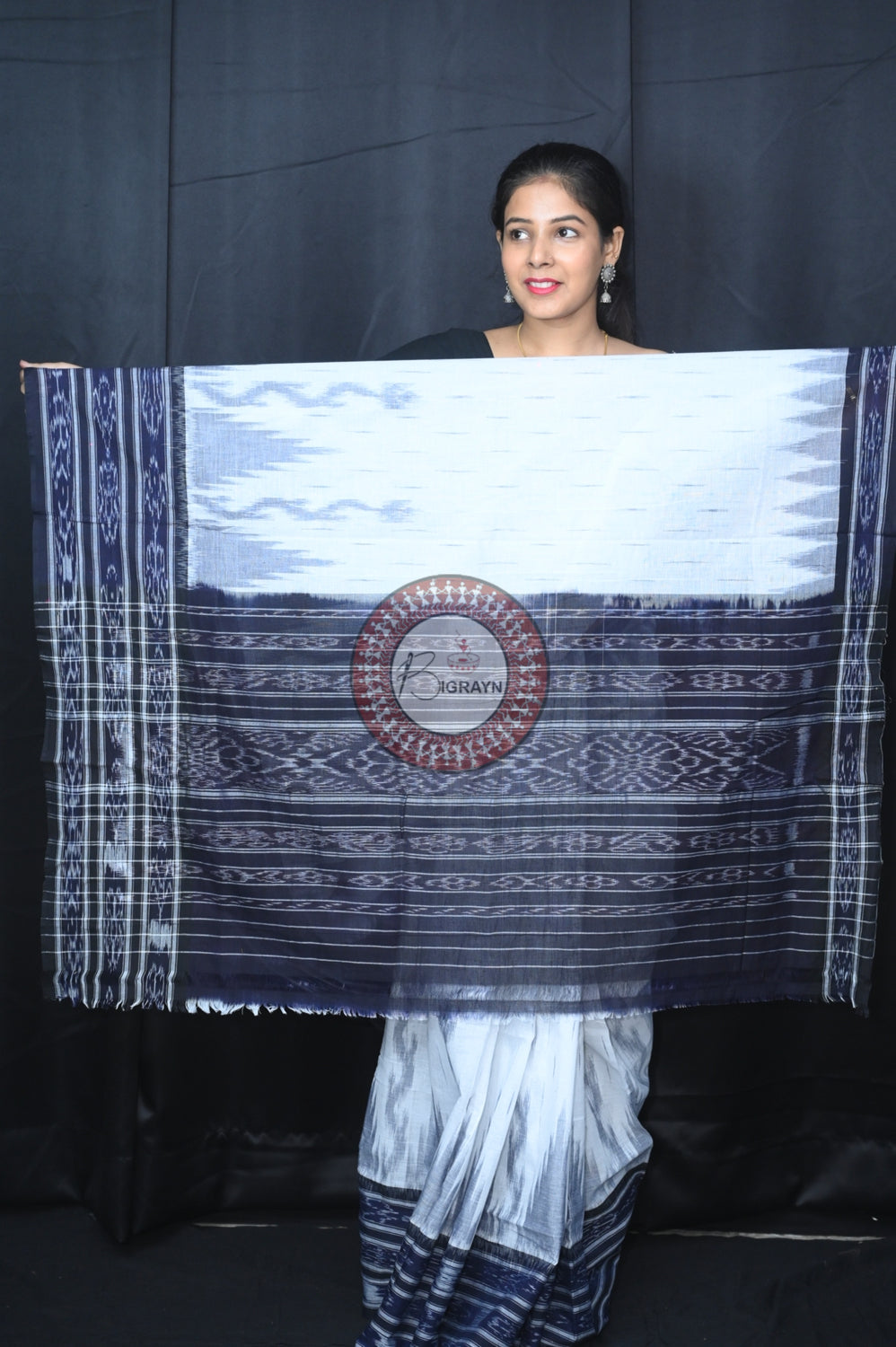 White Black Daali Scott Khandua Cotton Saree