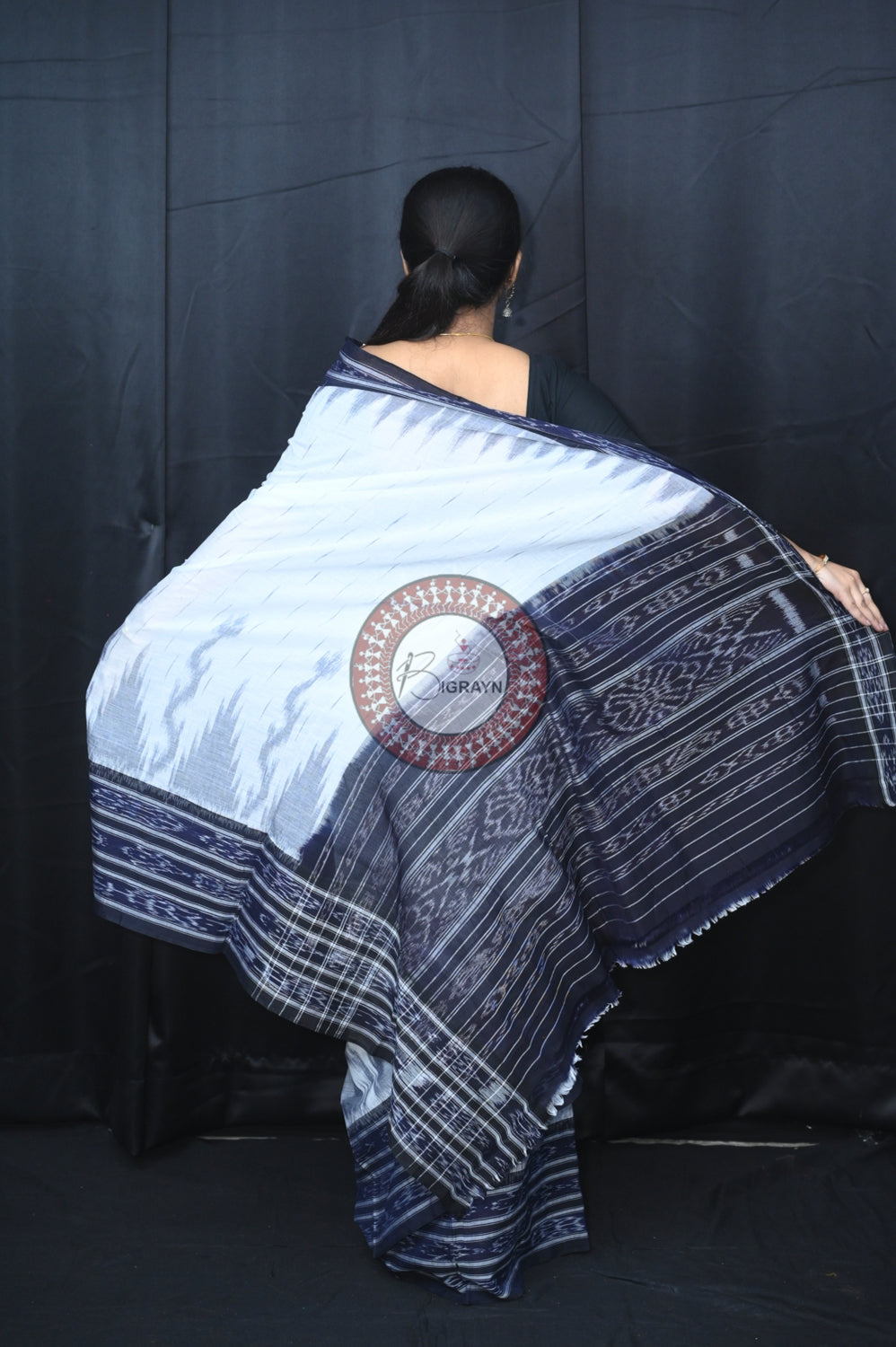 White Black Daali Scott Khandua Cotton Saree