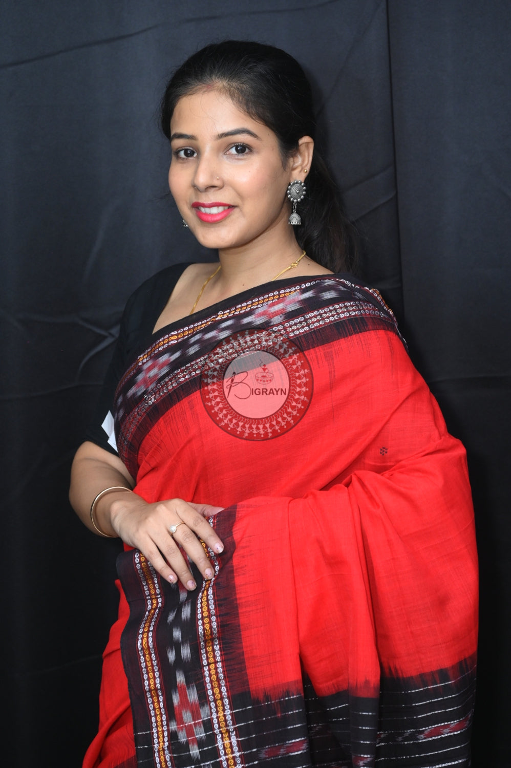 Red Black Rekha Buti Khandua Cotton Saree