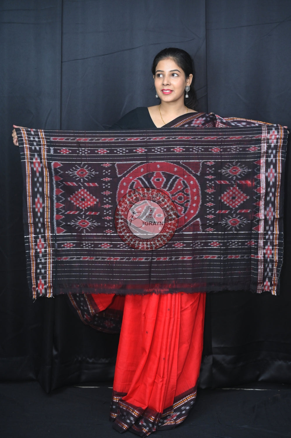 Red Black Rekha Buti Khandua Cotton Saree