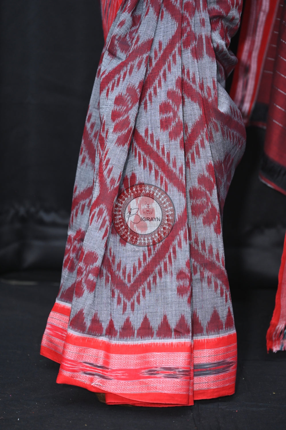 Grey Red Bada Phula Khandua Cotton Saree
