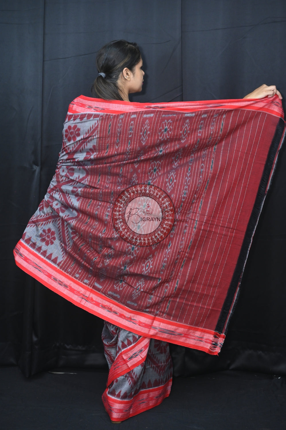 Grey Red Bada Phula Khandua Cotton Saree