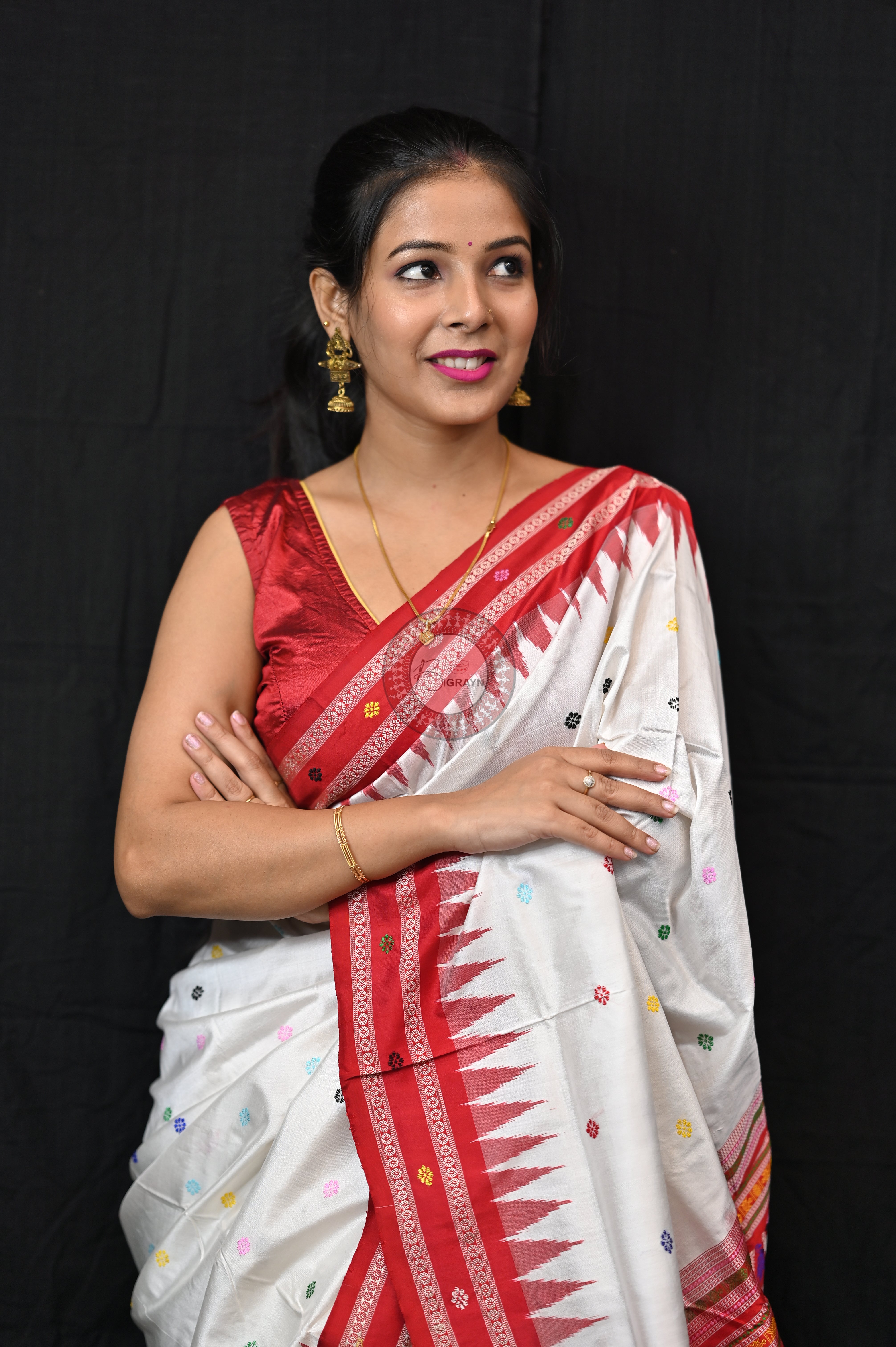White Red Dolabedi Silk Saree