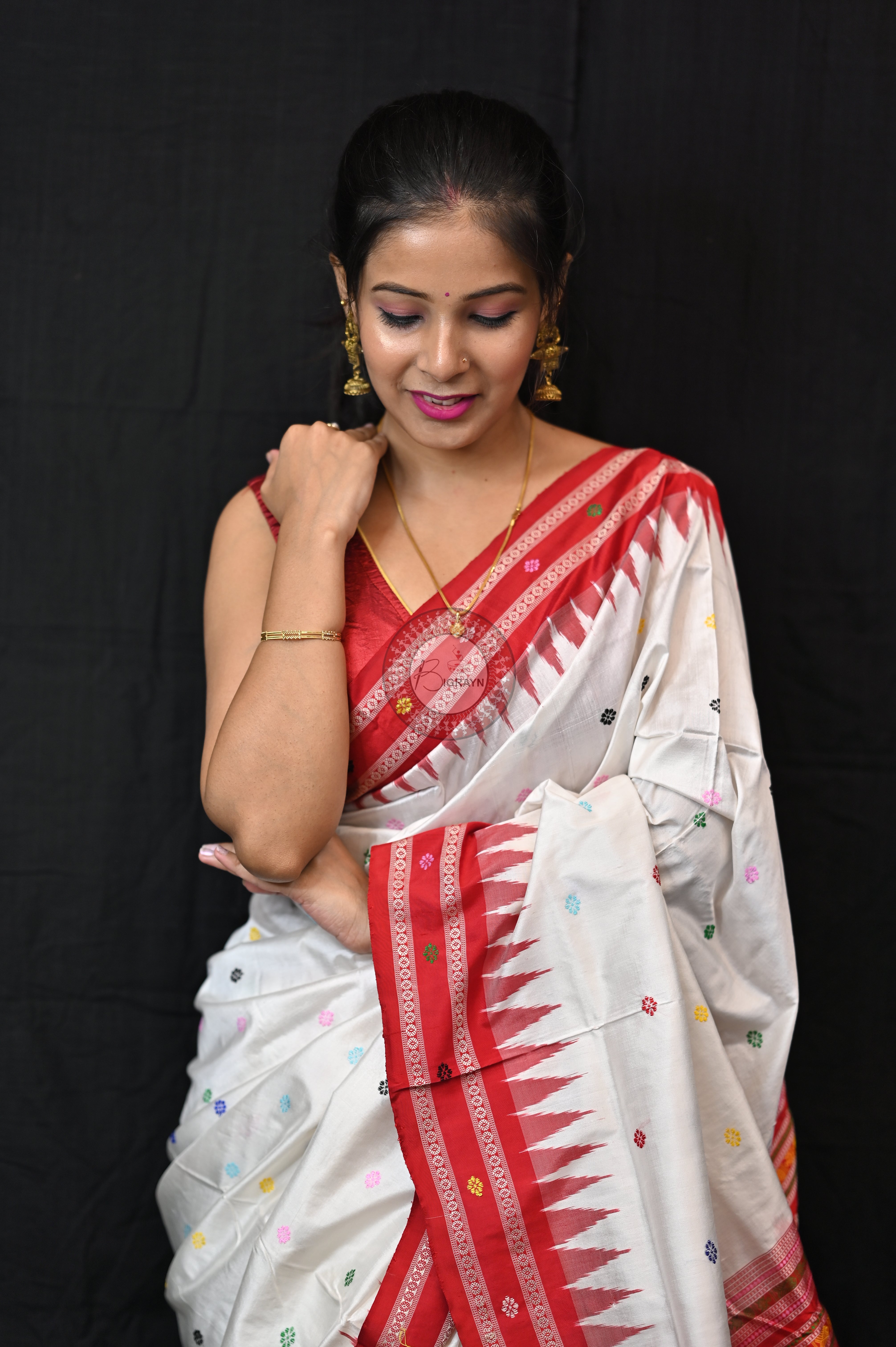 White Red Dolabedi Silk Saree