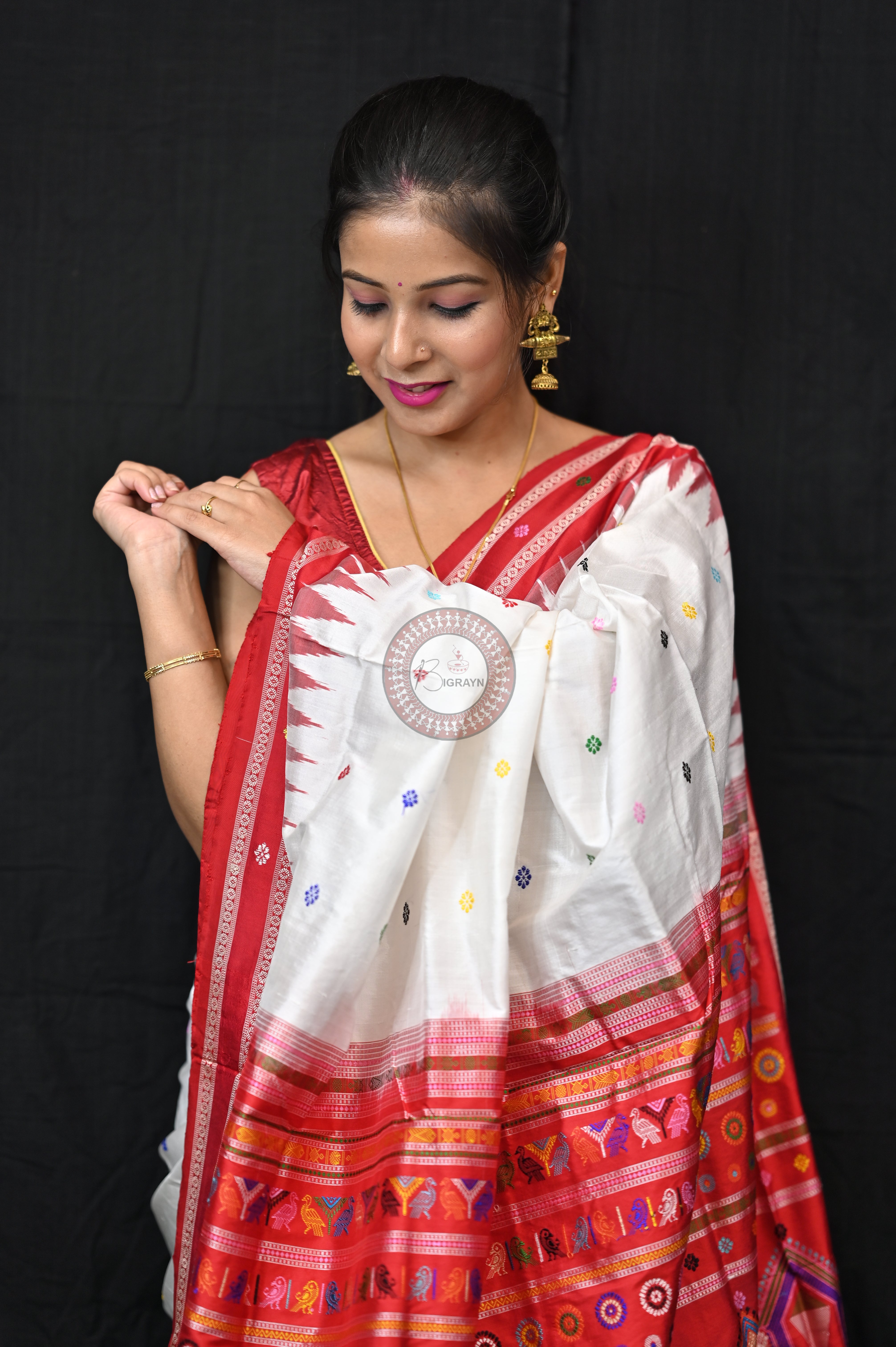 White Red Dolabedi Silk Saree
