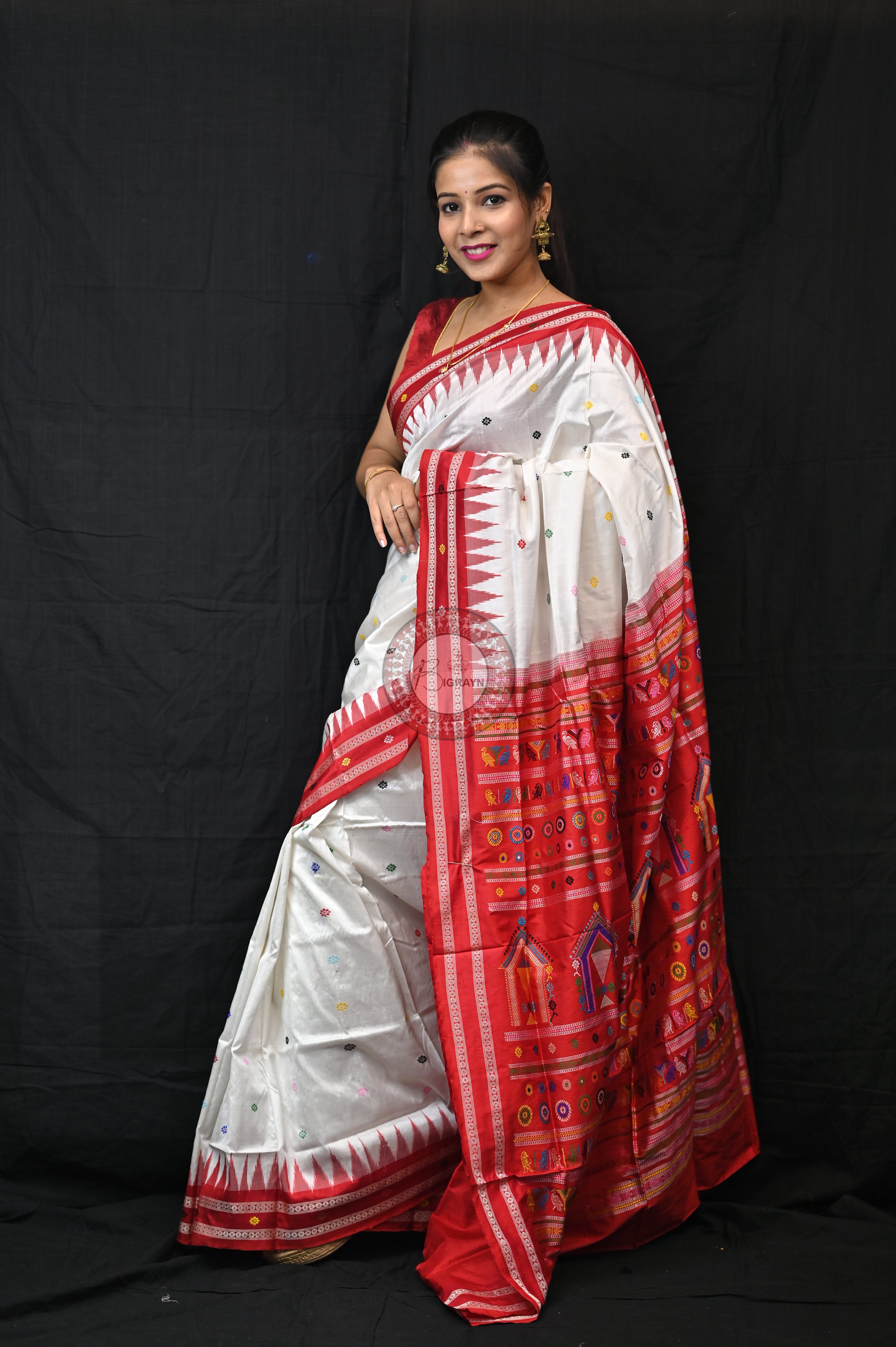 White Red Dolabedi Silk Saree
