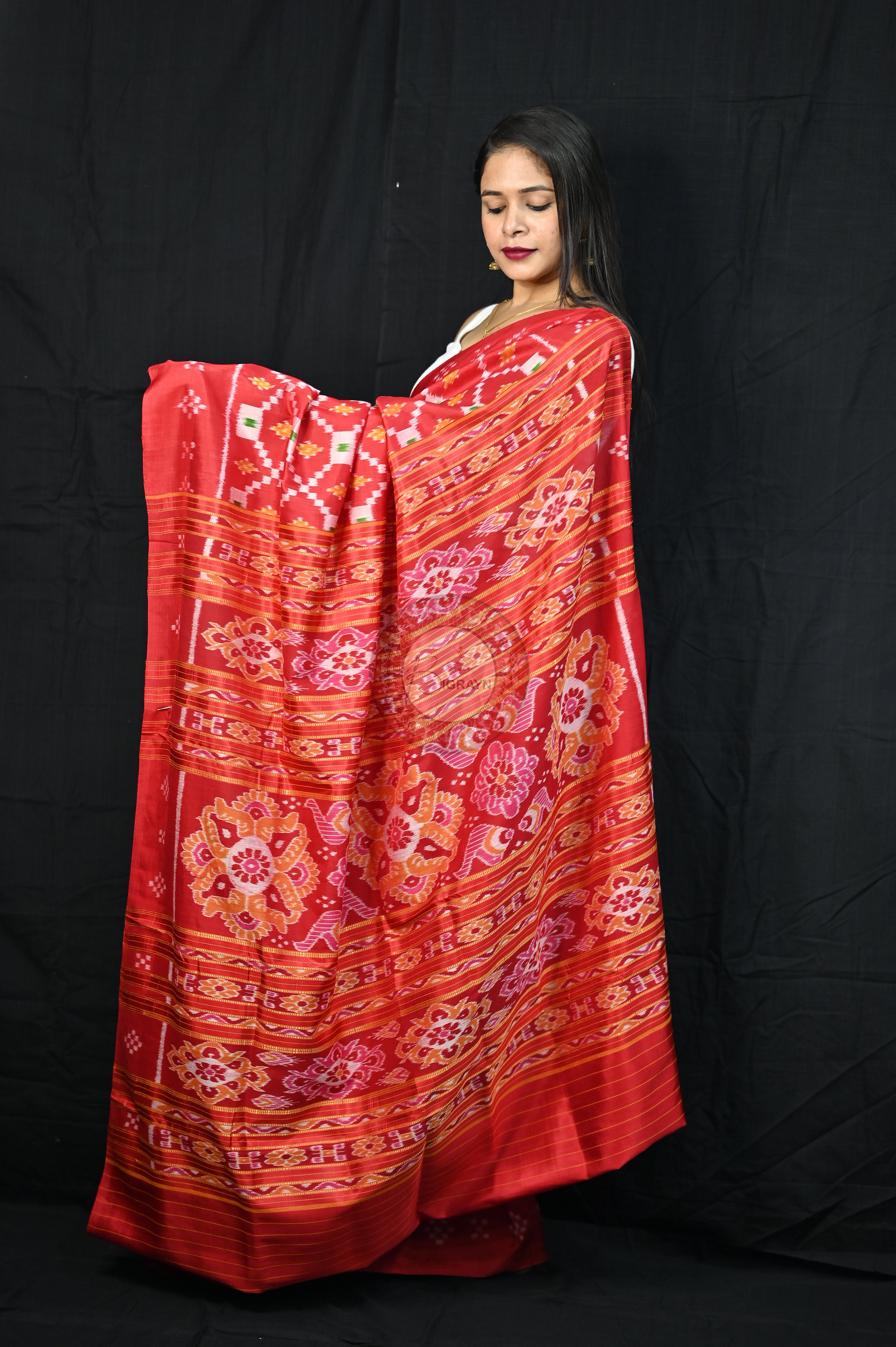 Red Diagonal Pasapali Mulberry Silk Saree