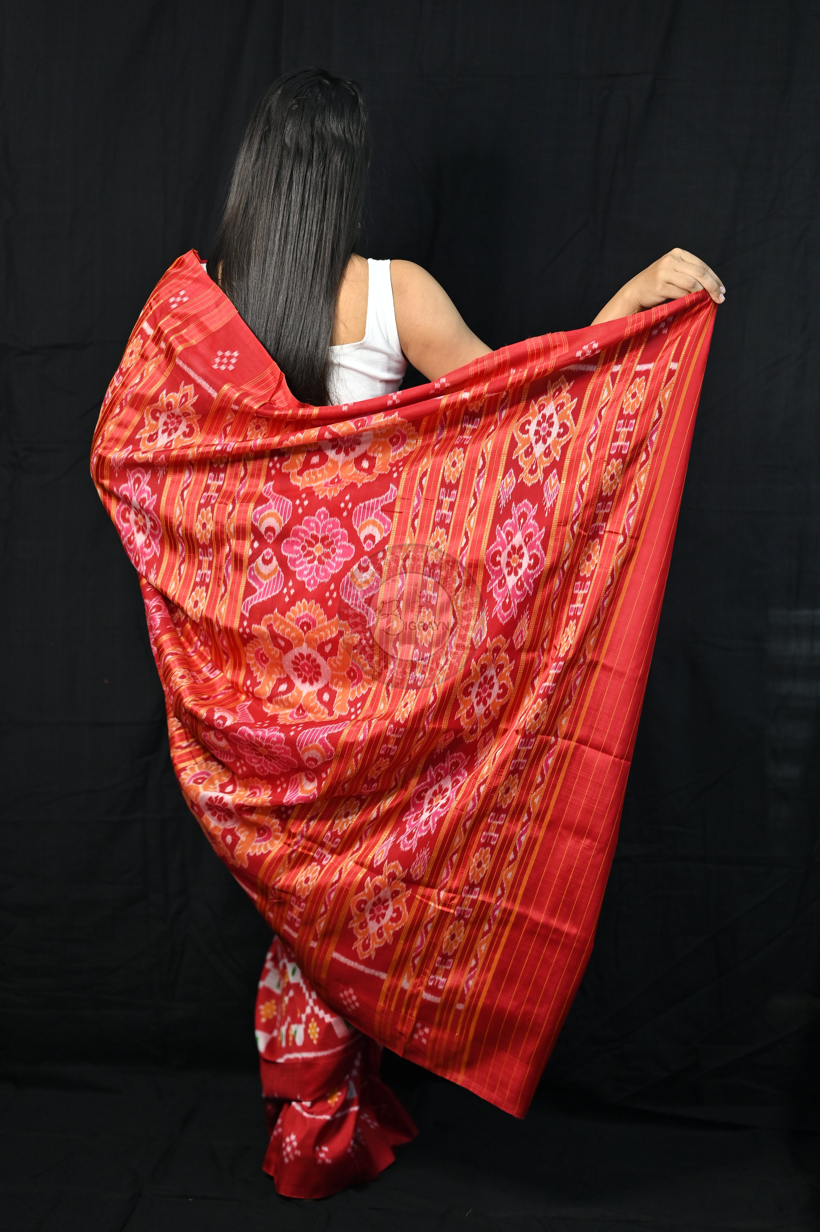 Red Diagonal Pasapali Mulberry Silk Saree