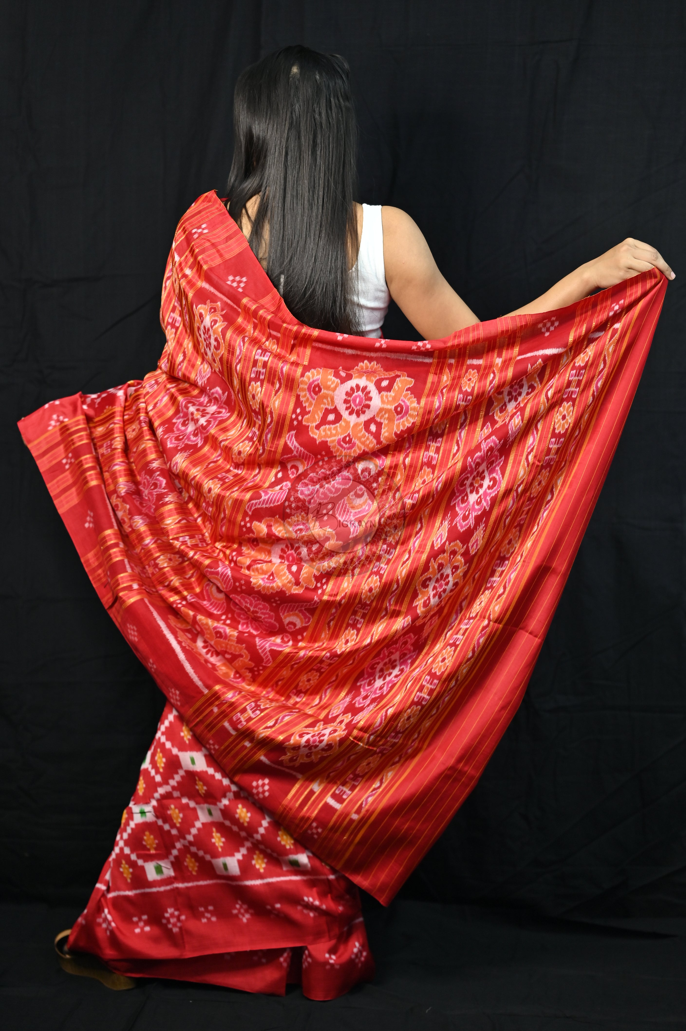 Red Diagonal Pasapali Mulberry Silk Saree