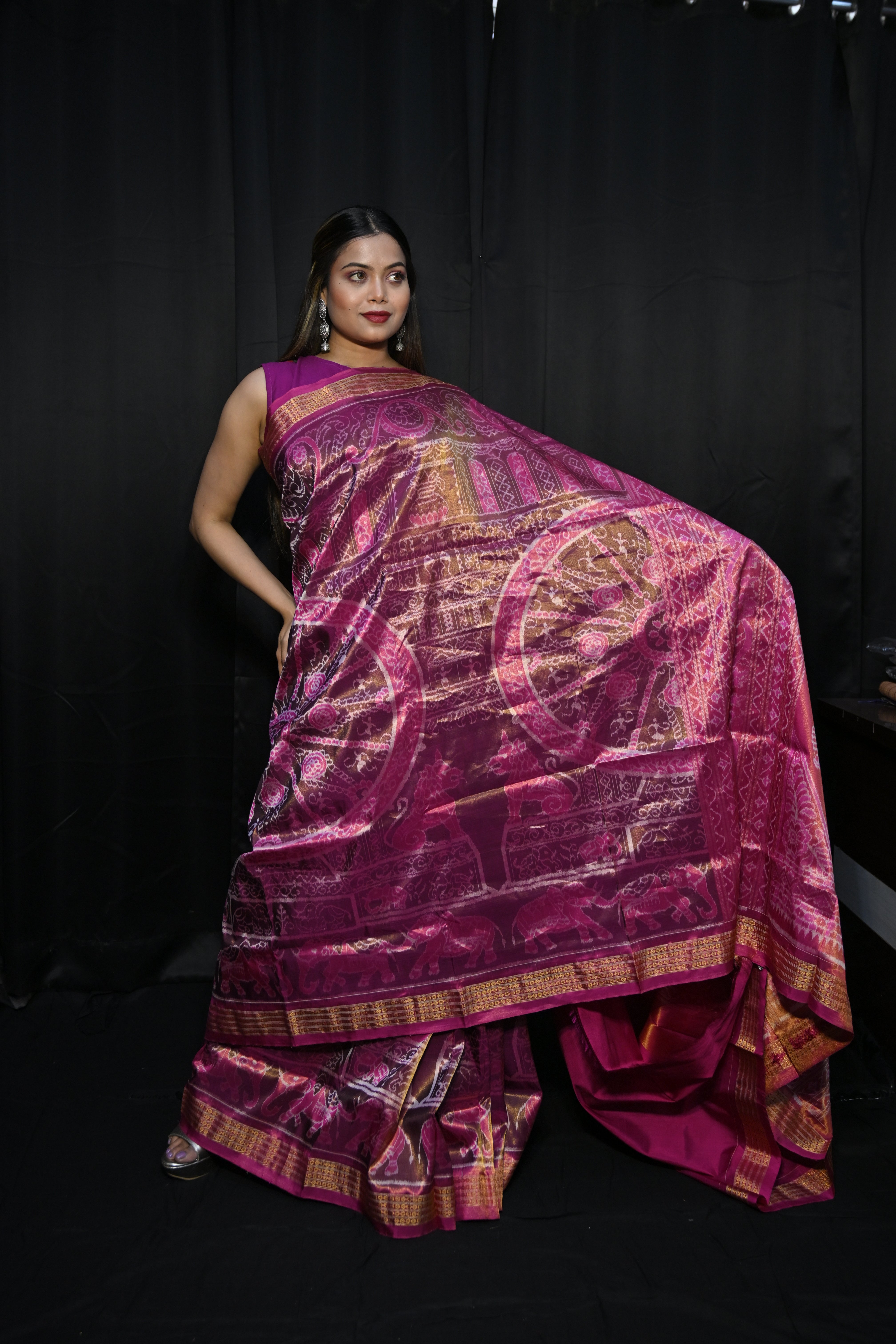 Bronze Magenta Konark wheel & Elephant Scot Bandha Tissue Silk Saree