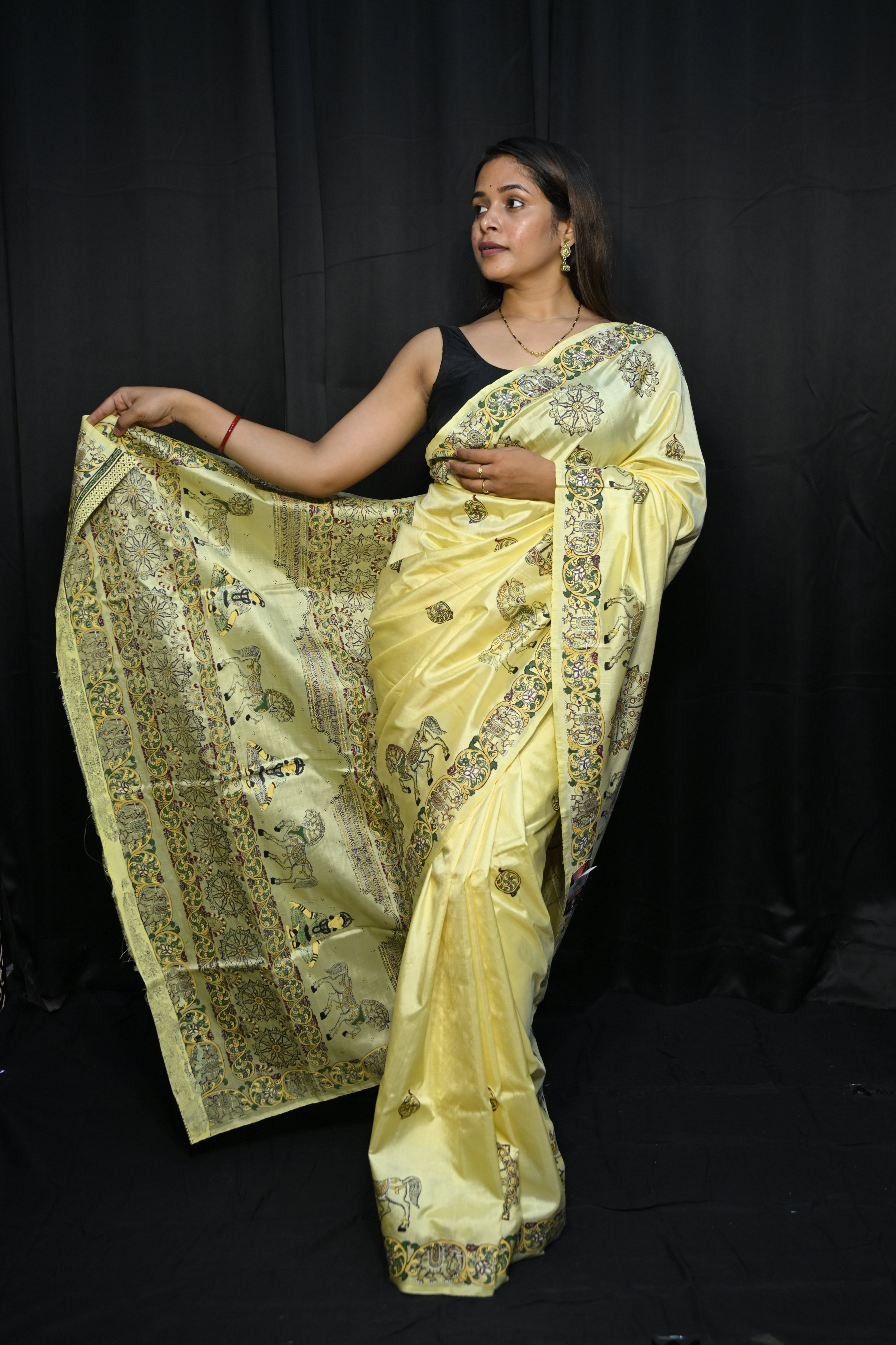Creame Horse And Konark Wheel Theme Pattachitra Sambalpuri Silk Saree