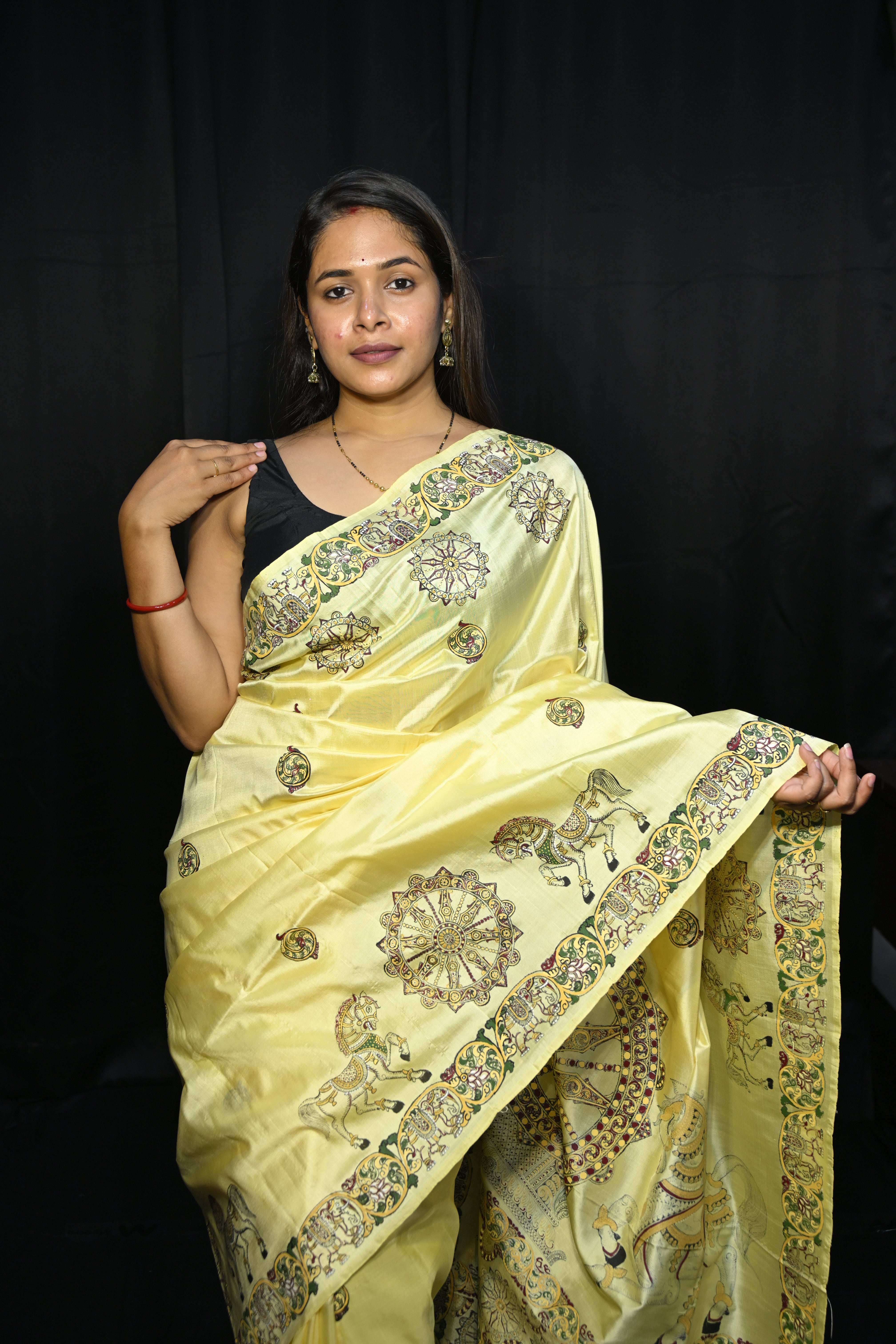 Creame Horse And Konark Wheel Theme Pattachitra Sambalpuri Silk Saree