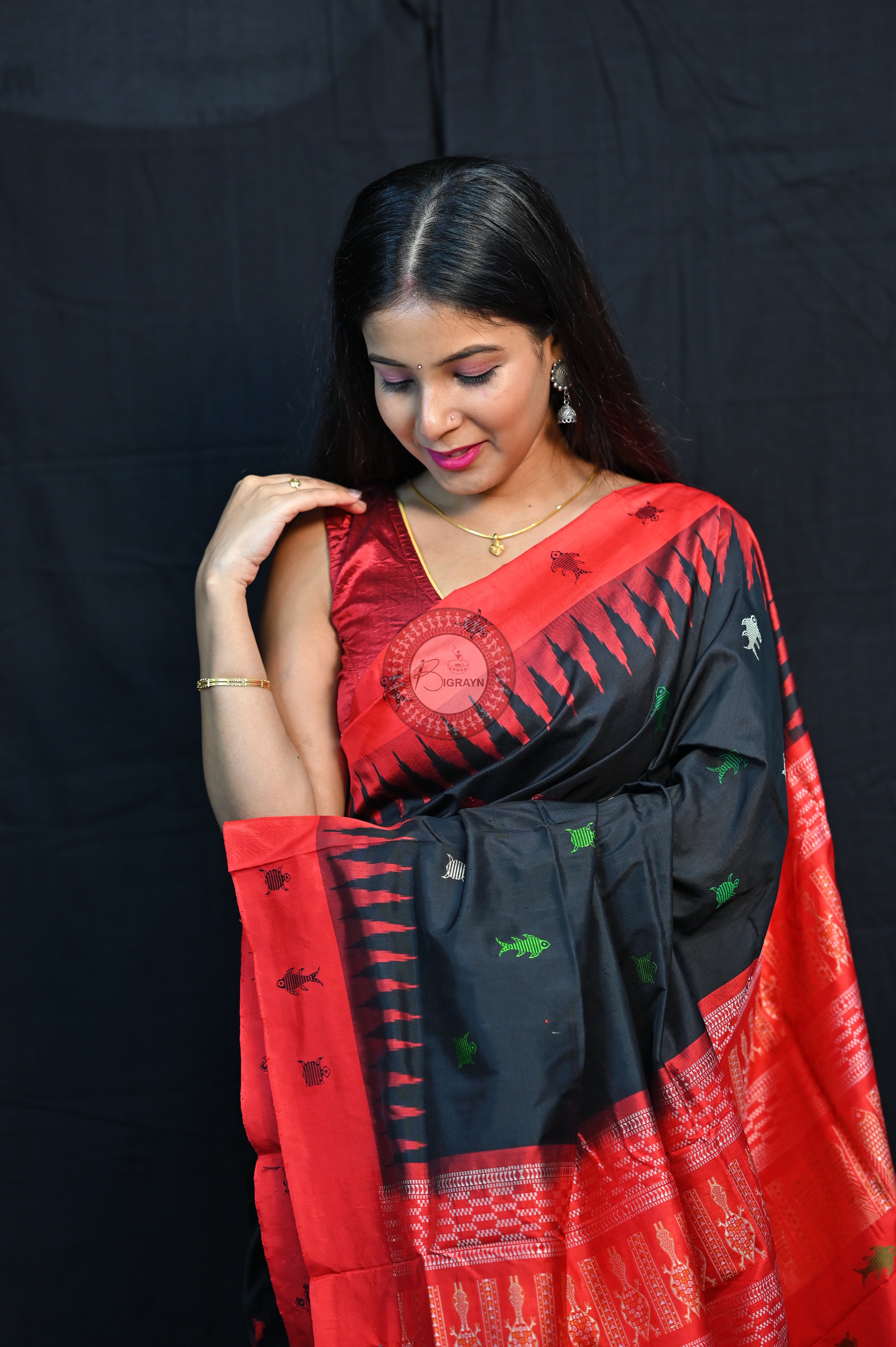 Mastya Kachhap Black Red Bomkai Silk Saree