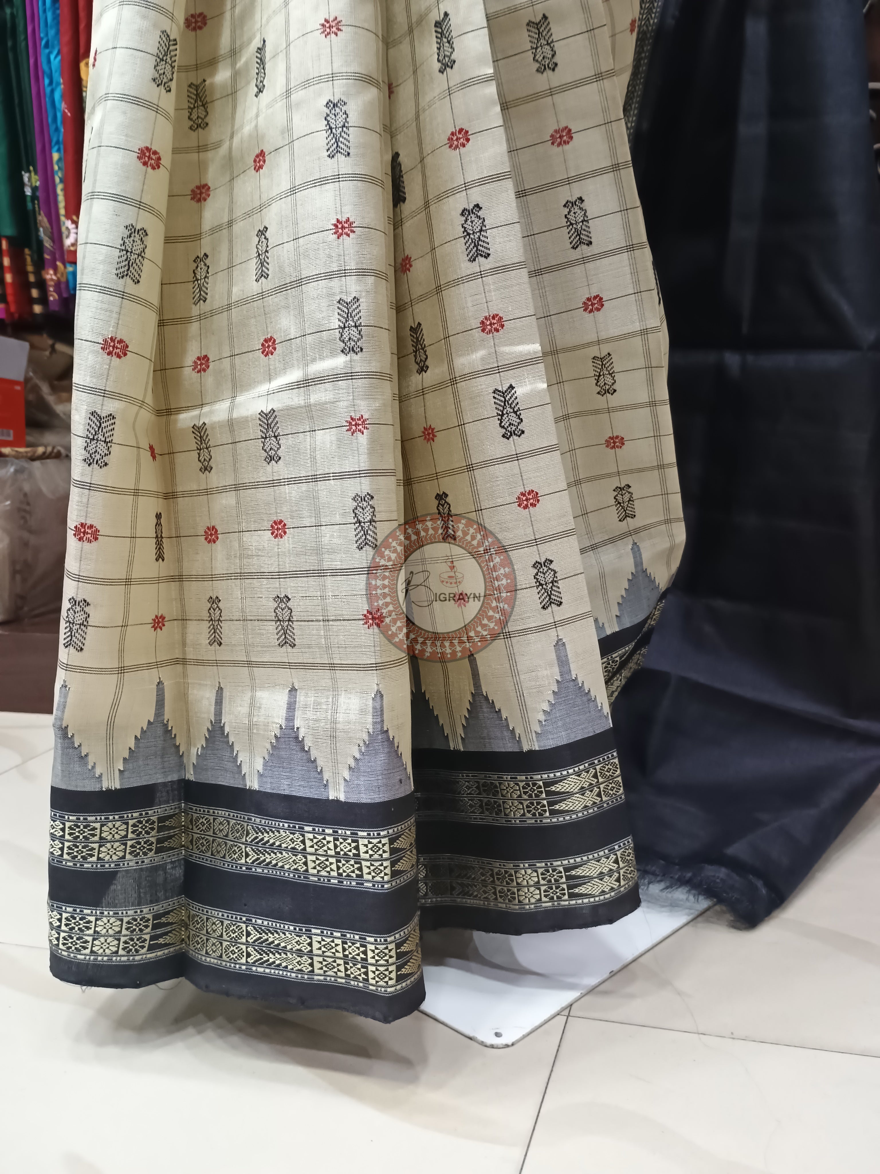 Off White Ganga Jamuna Border Phoda Kumbha Tusser Silk Saree